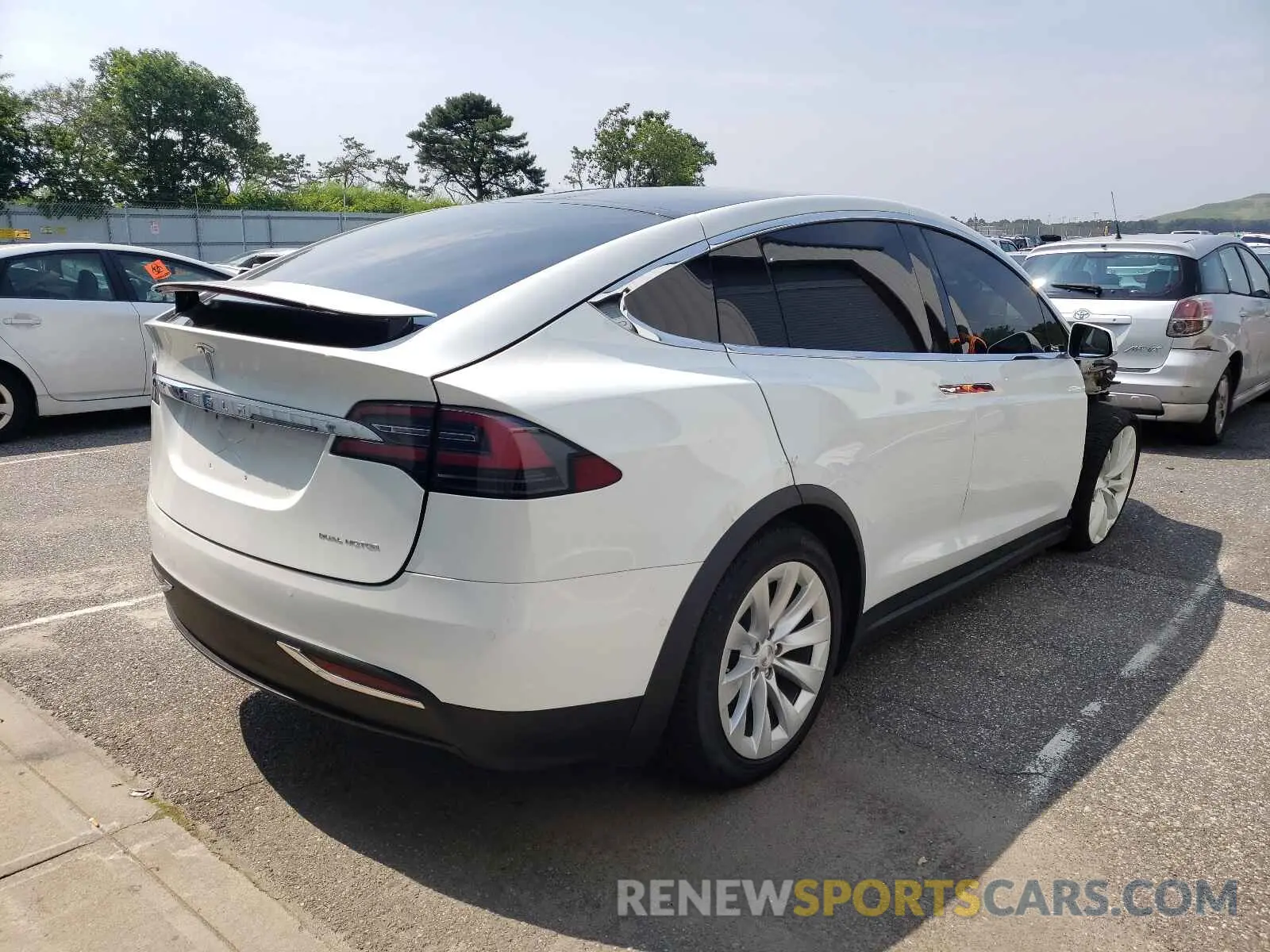 4 fotografías del automóvil dañado 5YJXCBE24LF263898 TESLA MODEL X 2020