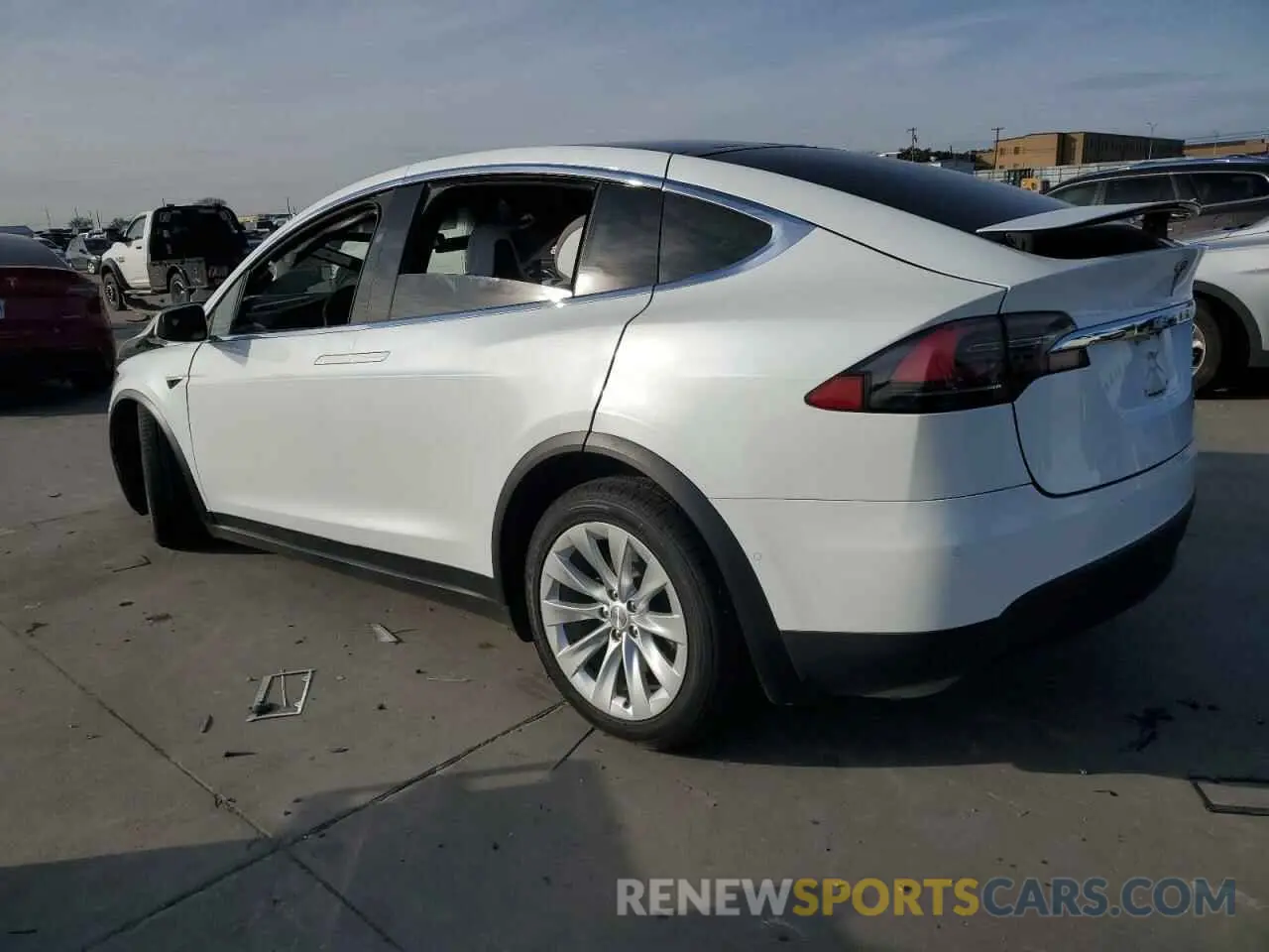 2 fotografías del automóvil dañado 5YJXCBE25LF220932 TESLA MODEL X 2020