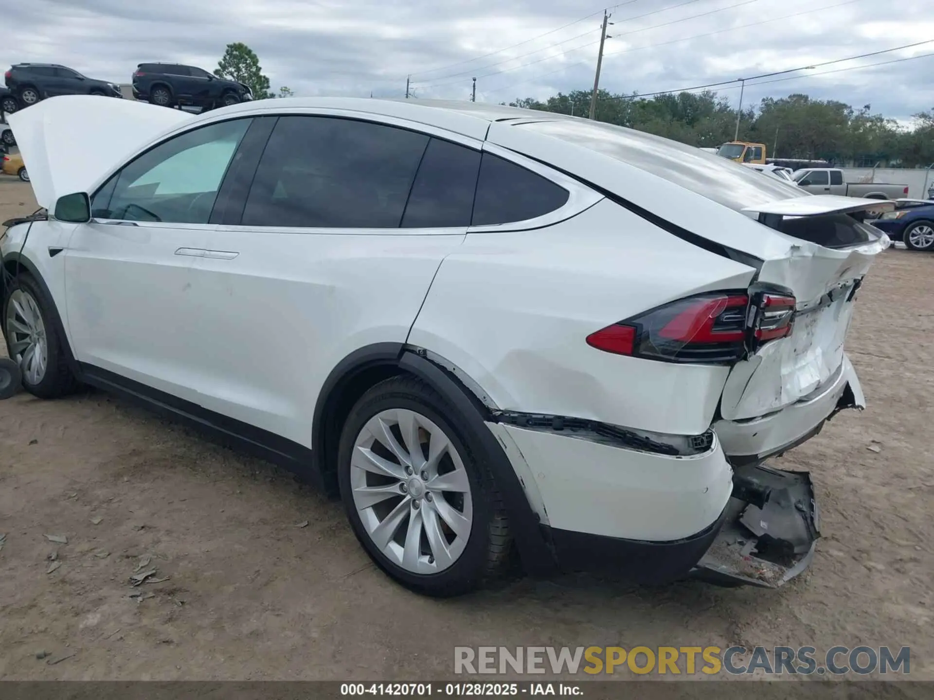 3 fotografías del automóvil dañado 5YJXCBE26LF234855 TESLA MODEL X 2020