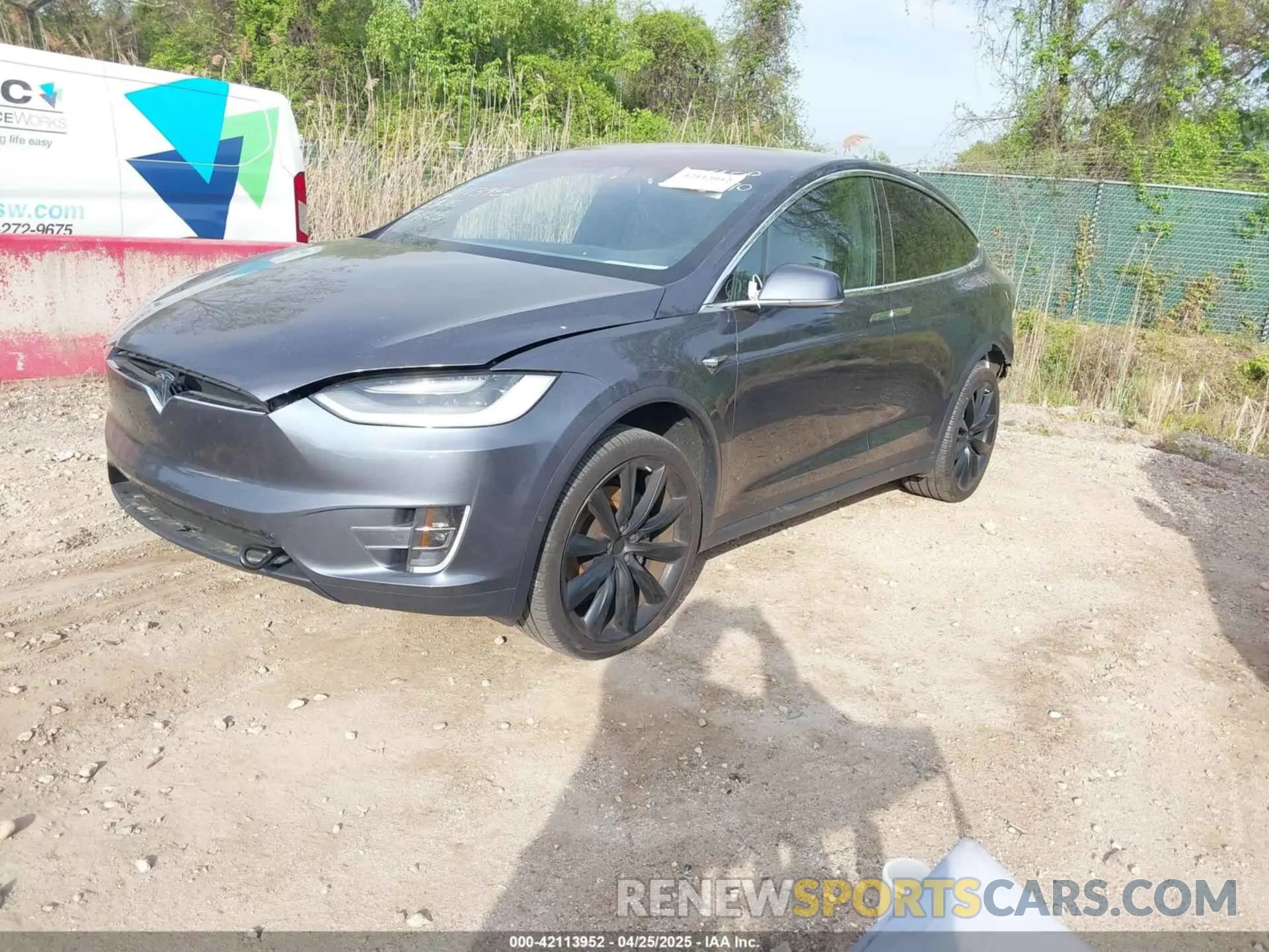 2 fotografías del automóvil dañado 5YJXCBE26LF300370 TESLA MODEL X 2020