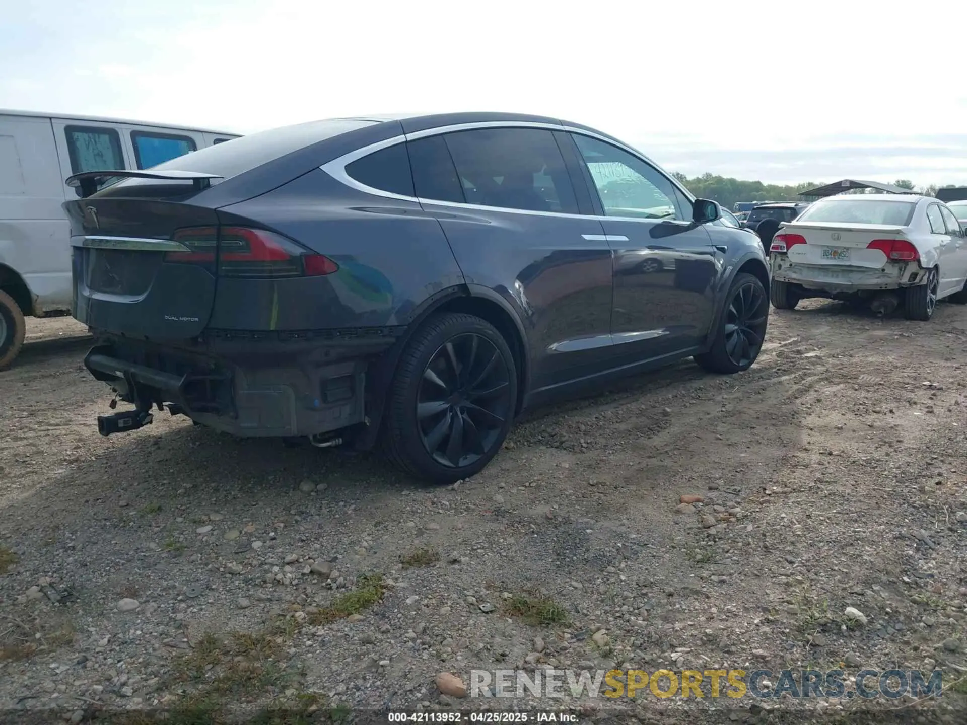 4 fotografías del automóvil dañado 5YJXCBE26LF300370 TESLA MODEL X 2020