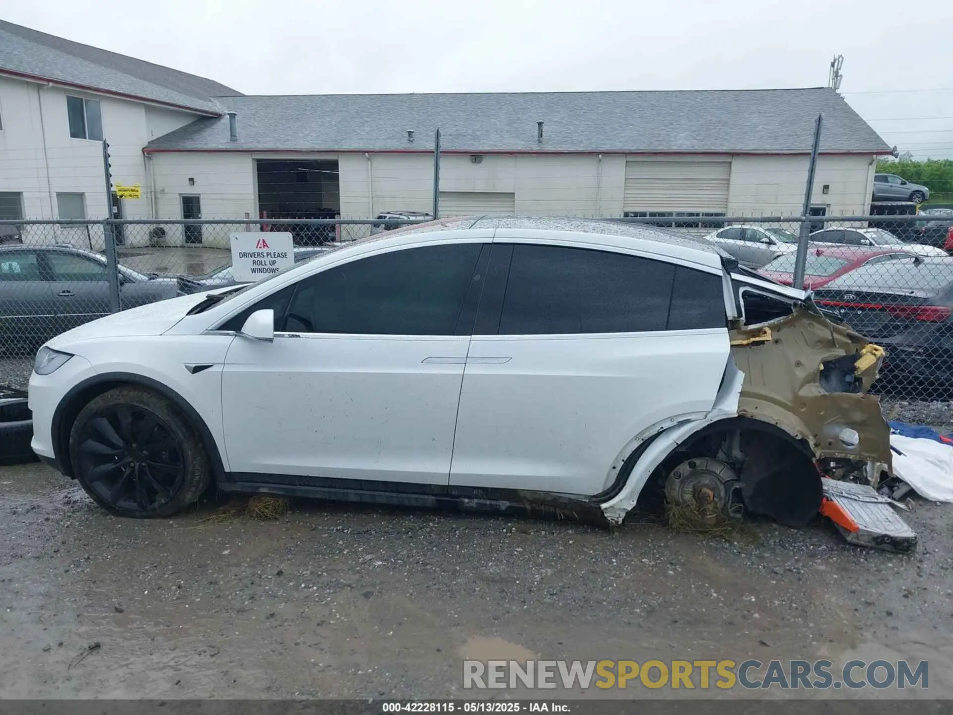 14 fotografías del automóvil dañado 5YJXCBE26LF301504 TESLA MODEL X 2020