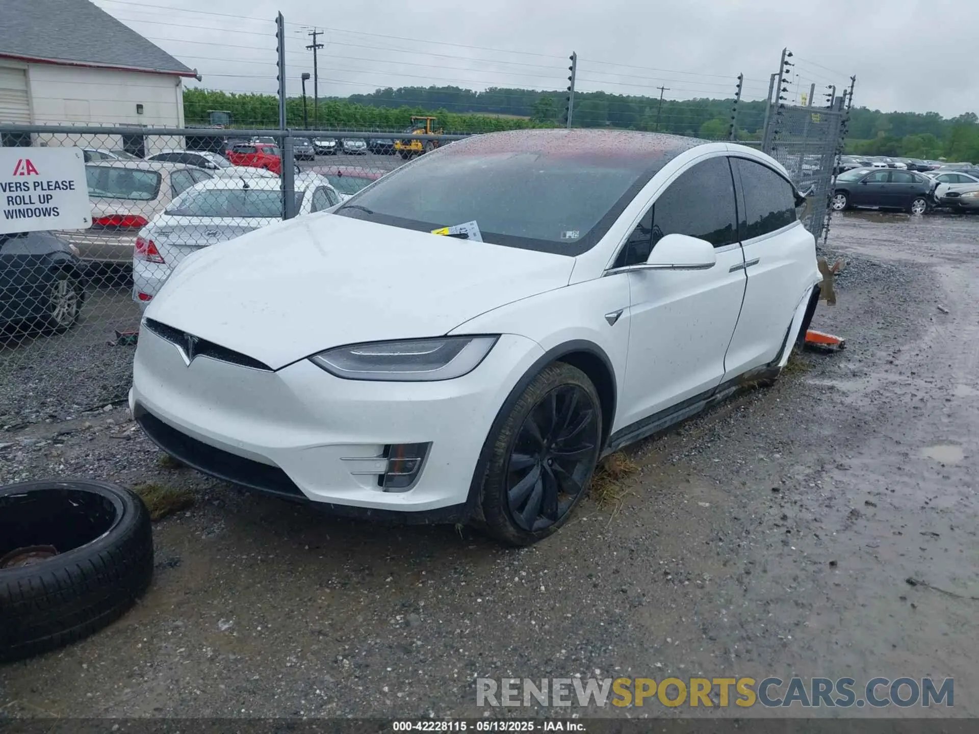 2 fotografías del automóvil dañado 5YJXCBE26LF301504 TESLA MODEL X 2020