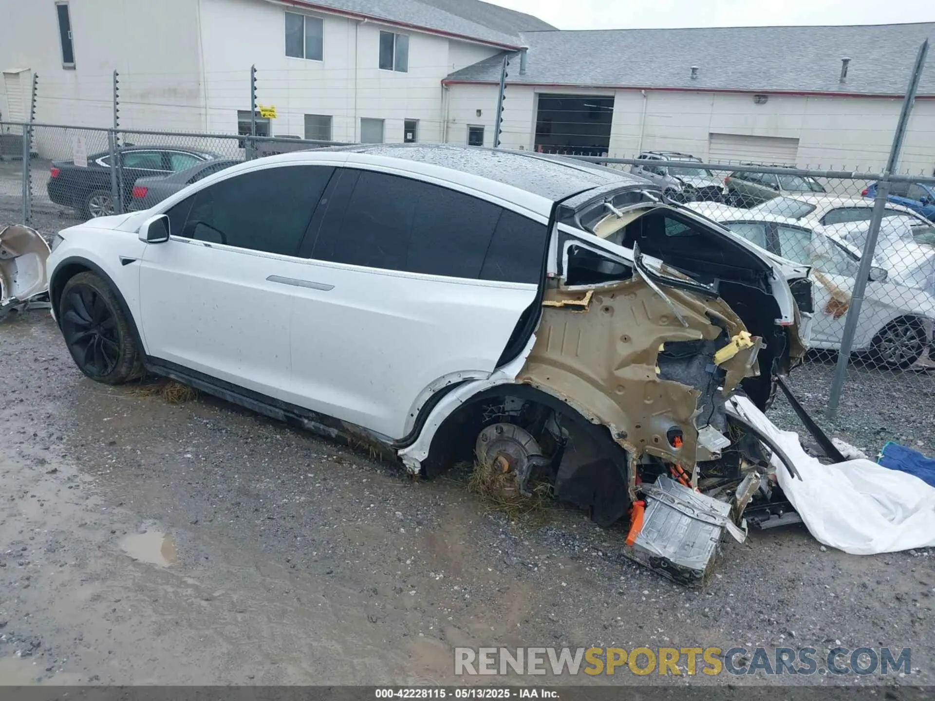 3 fotografías del automóvil dañado 5YJXCBE26LF301504 TESLA MODEL X 2020