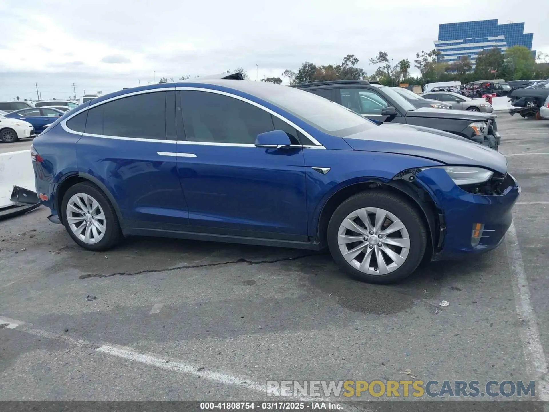 13 fotografías del automóvil dañado 5YJXCBE29LF283760 TESLA MODEL X 2020