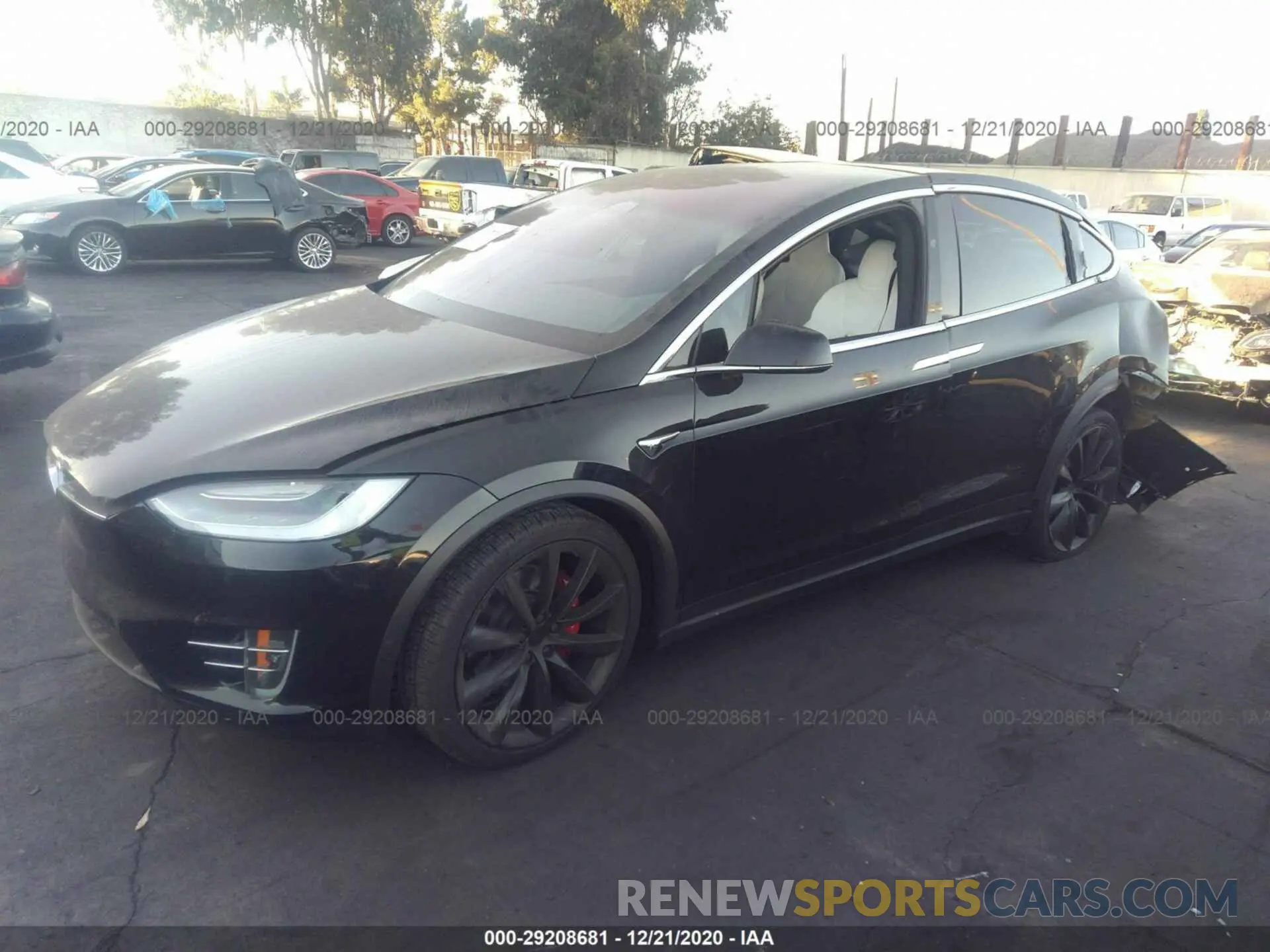 2 fotografías del automóvil dañado 5YJXCBE45LF243922 TESLA MODEL X 2020