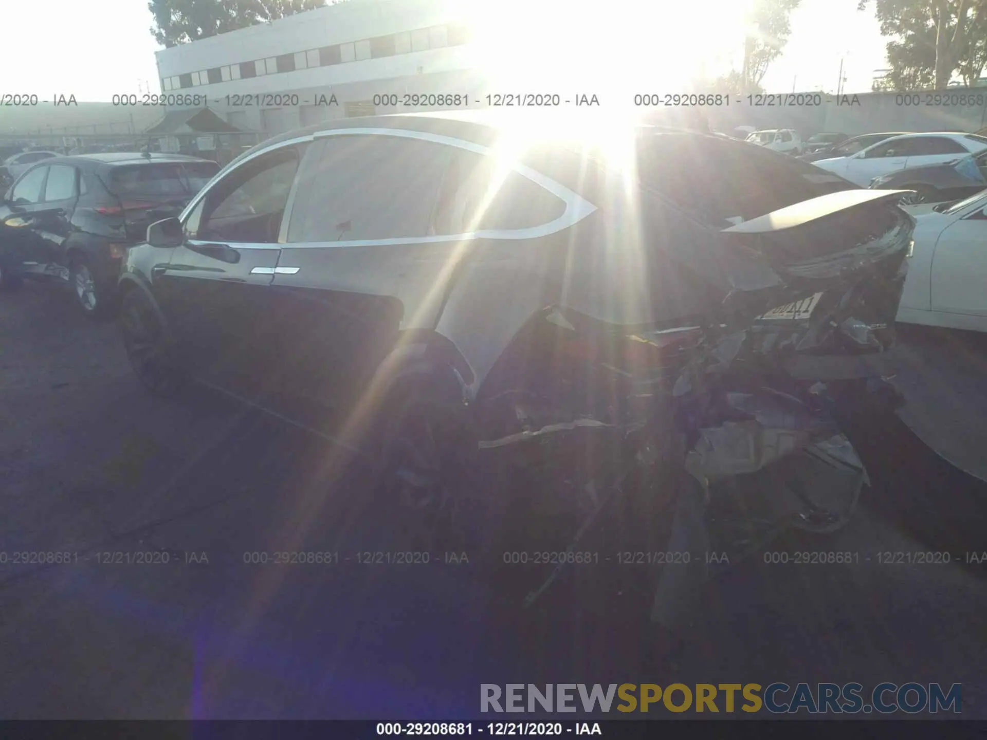 3 fotografías del automóvil dañado 5YJXCBE45LF243922 TESLA MODEL X 2020