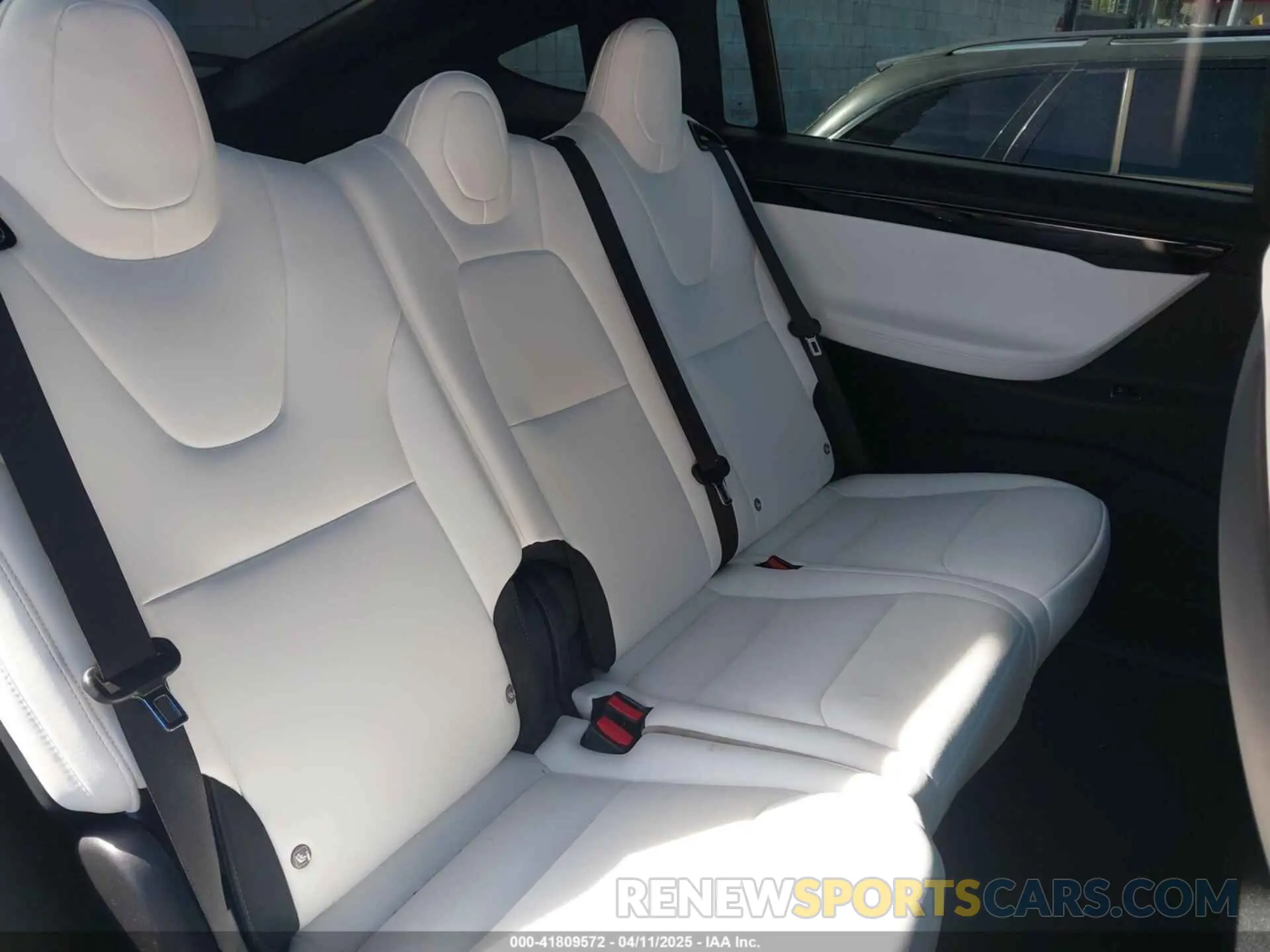 8 fotografías del automóvil dañado 5YJXCDE20LF265157 TESLA MODEL X 2020