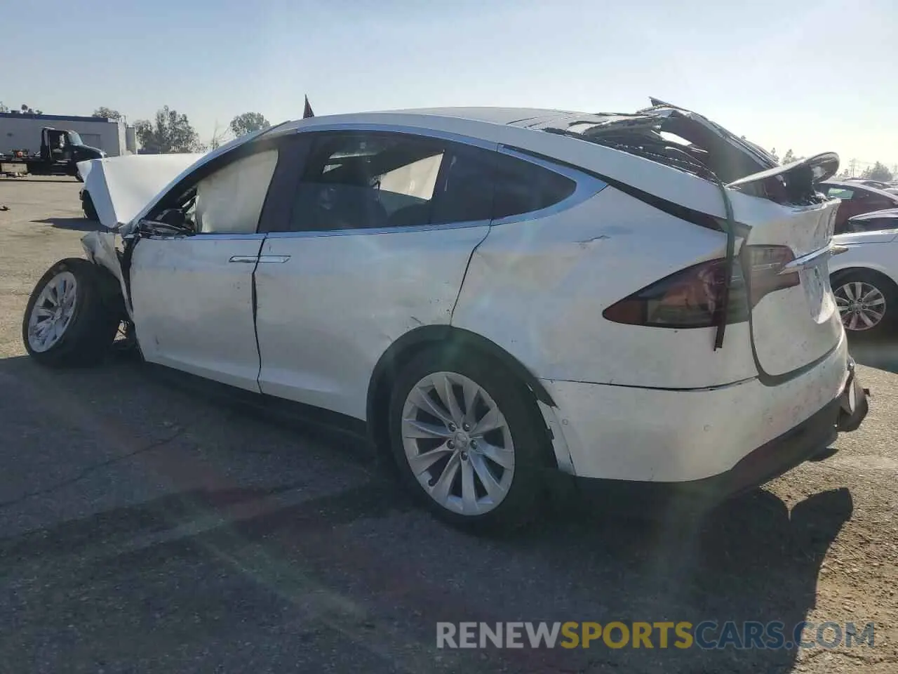 2 fotografías del automóvil dañado 5YJXCDE20LF304099 TESLA MODEL X 2020