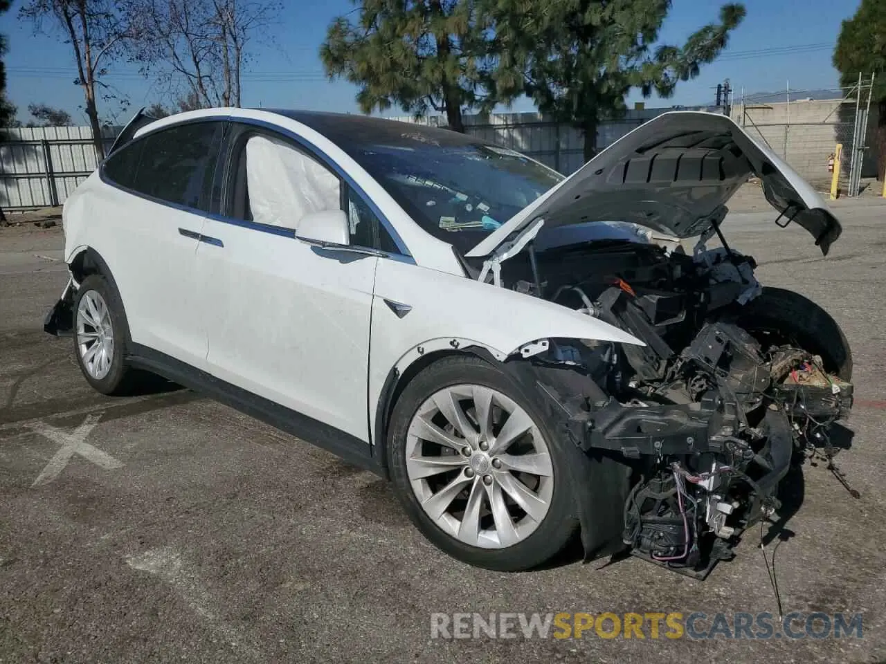 4 fotografías del automóvil dañado 5YJXCDE20LF304099 TESLA MODEL X 2020