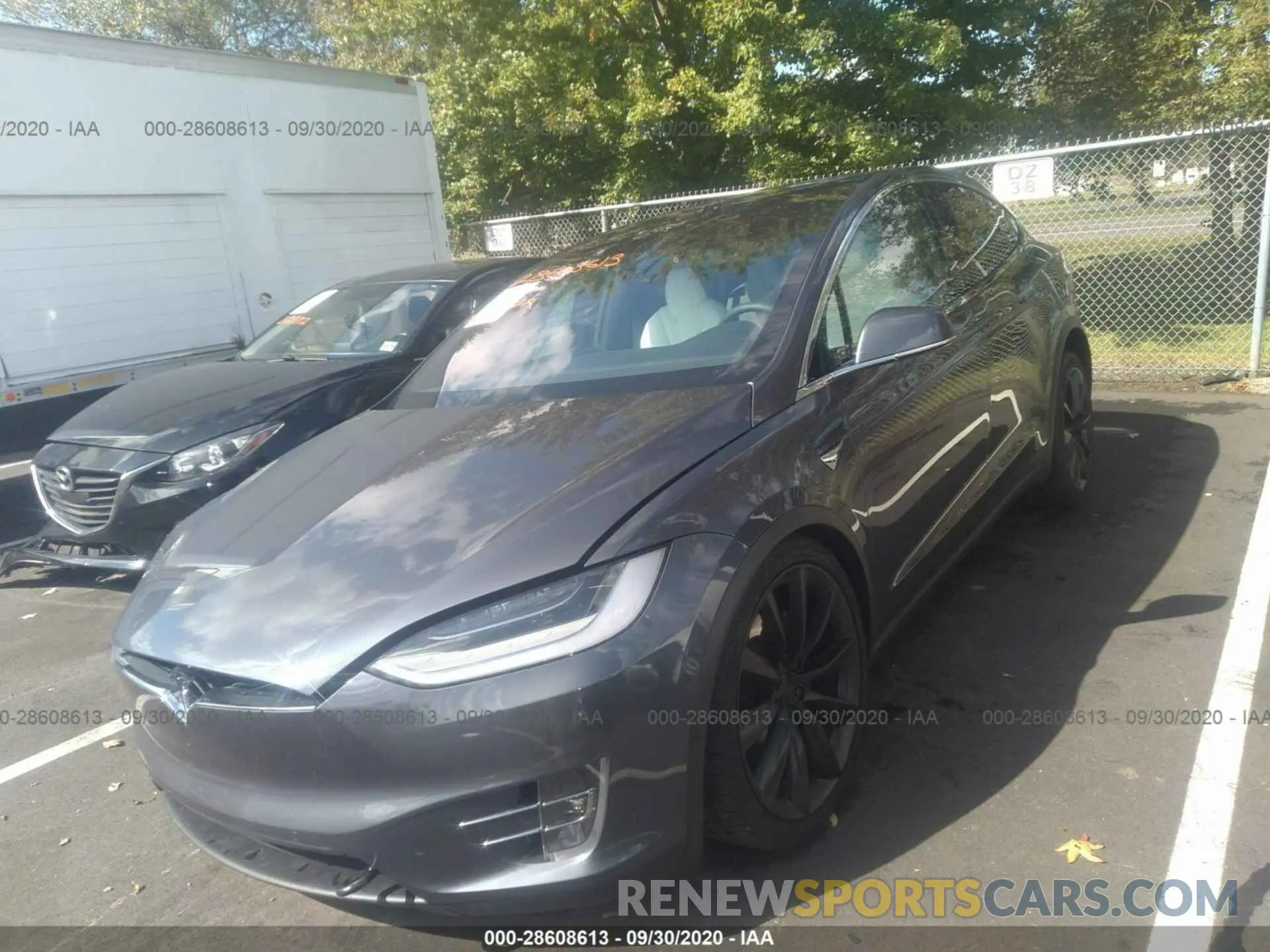 2 fotografías del automóvil dañado 5YJXCDE22LF248991 TESLA MODEL X 2020