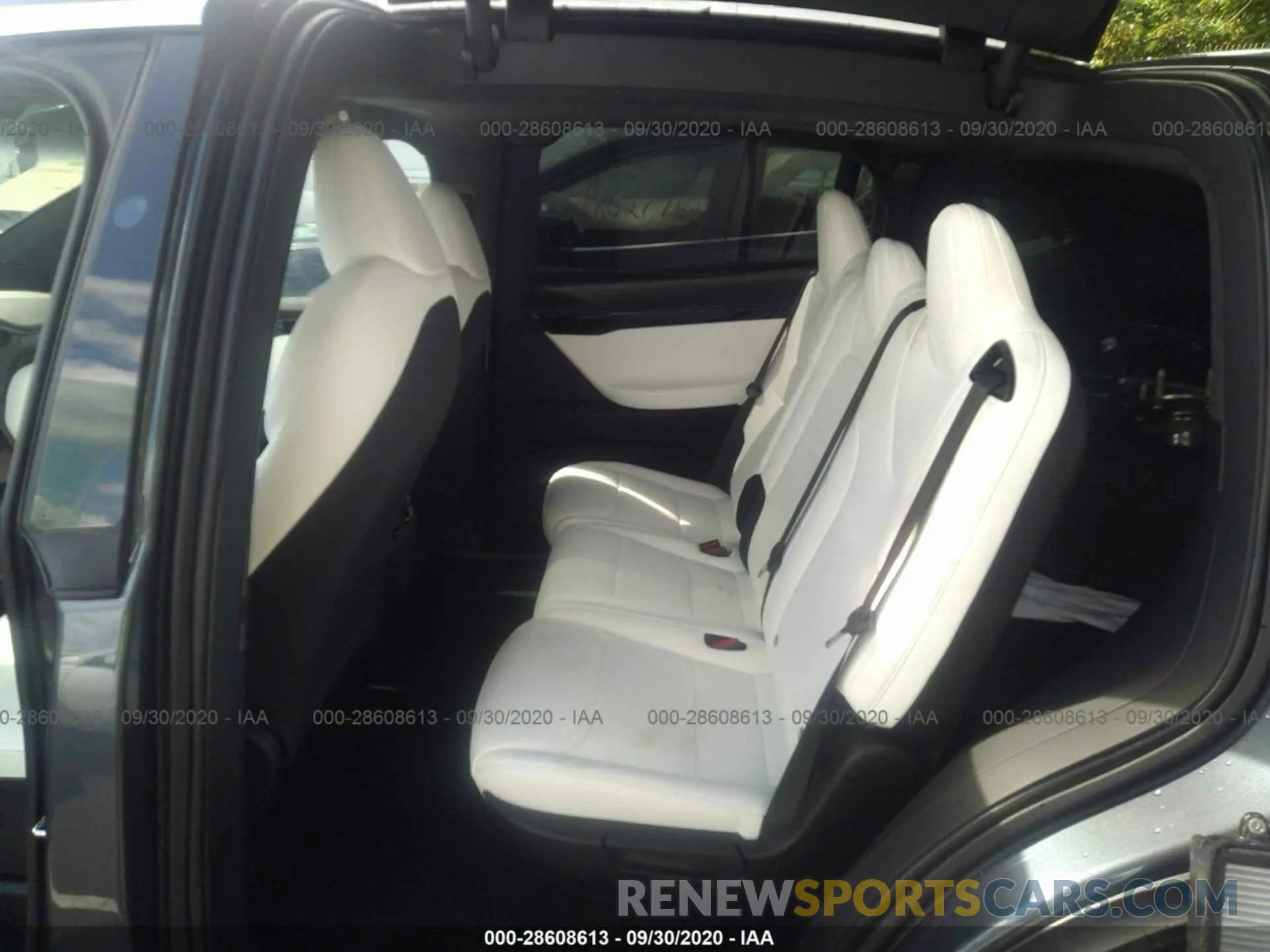 8 fotografías del automóvil dañado 5YJXCDE22LF248991 TESLA MODEL X 2020