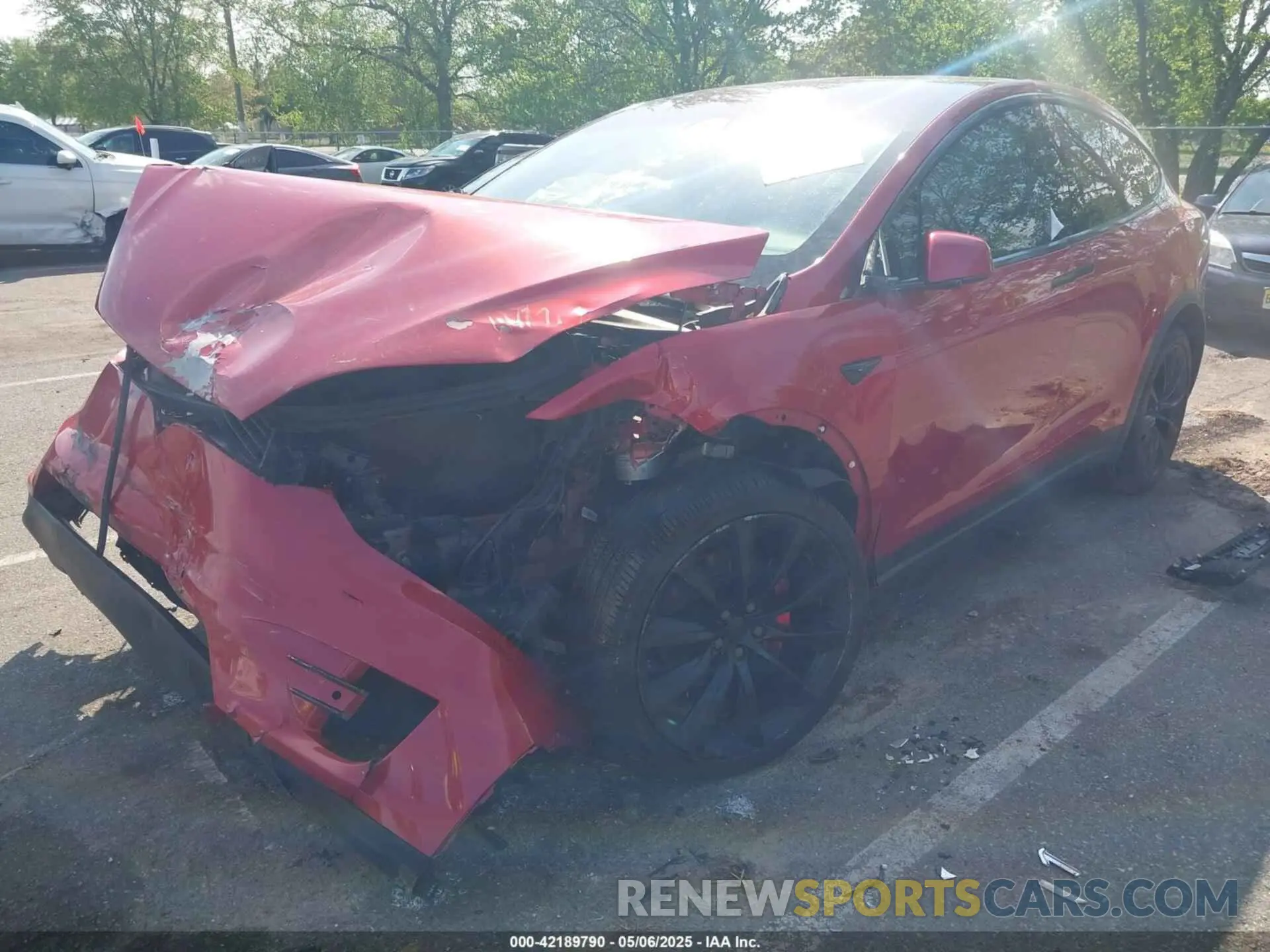 2 fotografías del automóvil dañado 5YJXCDE22LF266391 TESLA MODEL X 2020