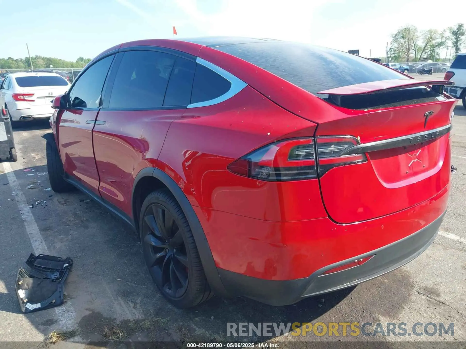 3 fotografías del automóvil dañado 5YJXCDE22LF266391 TESLA MODEL X 2020
