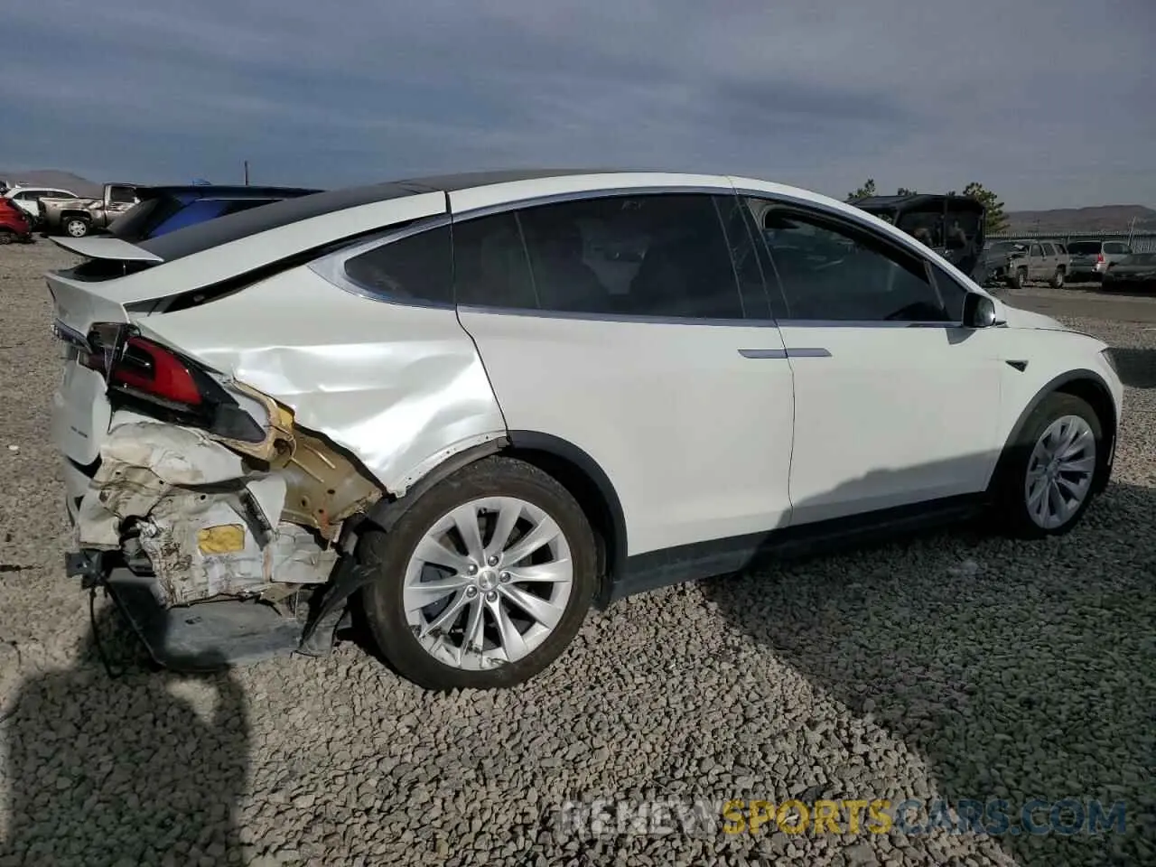 3 fotografías del automóvil dañado 5YJXCDE22LF266441 TESLA MODEL X 2020