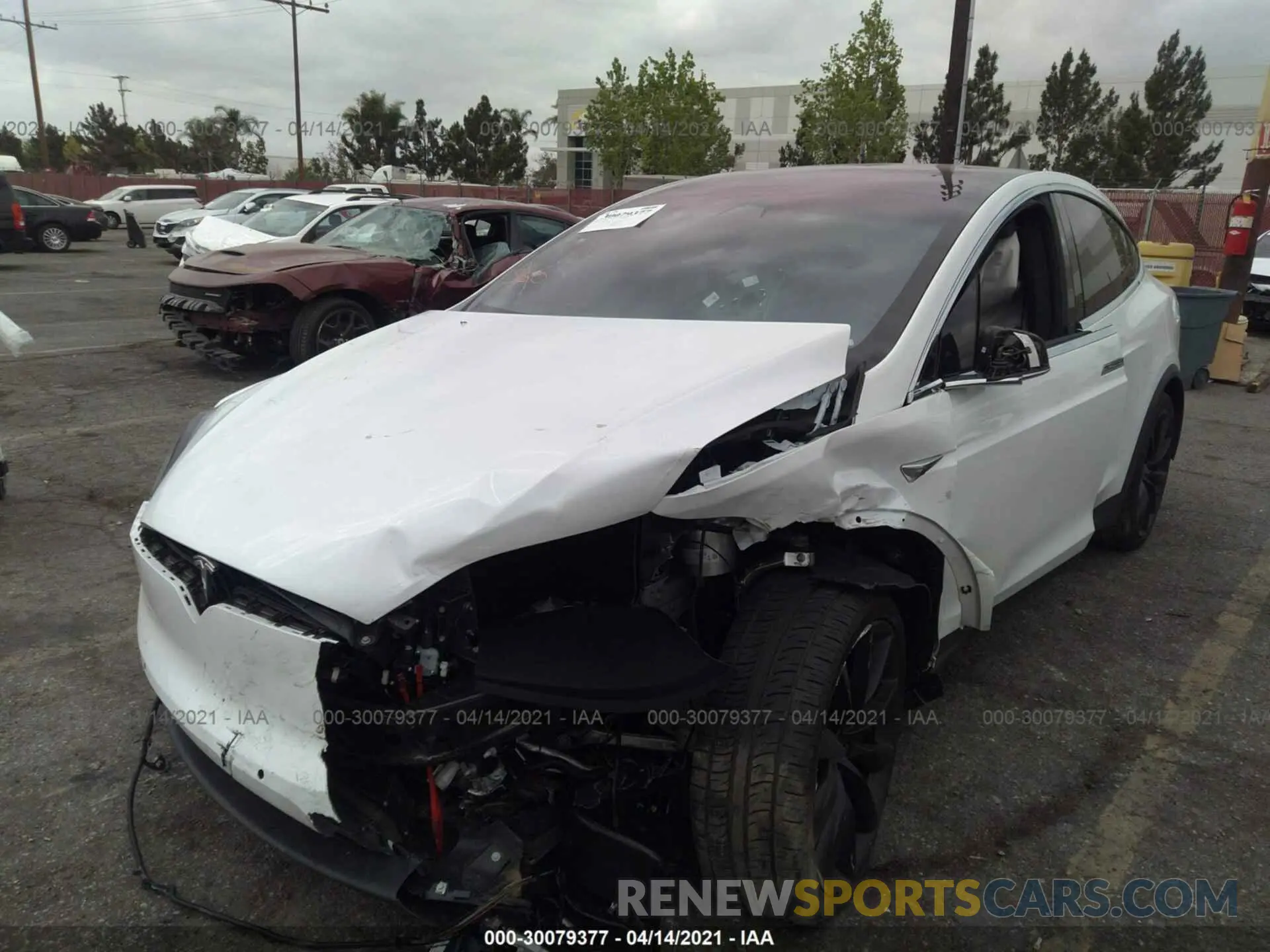2 fotografías del automóvil dañado 5YJXCDE22LF285944 TESLA MODEL X 2020