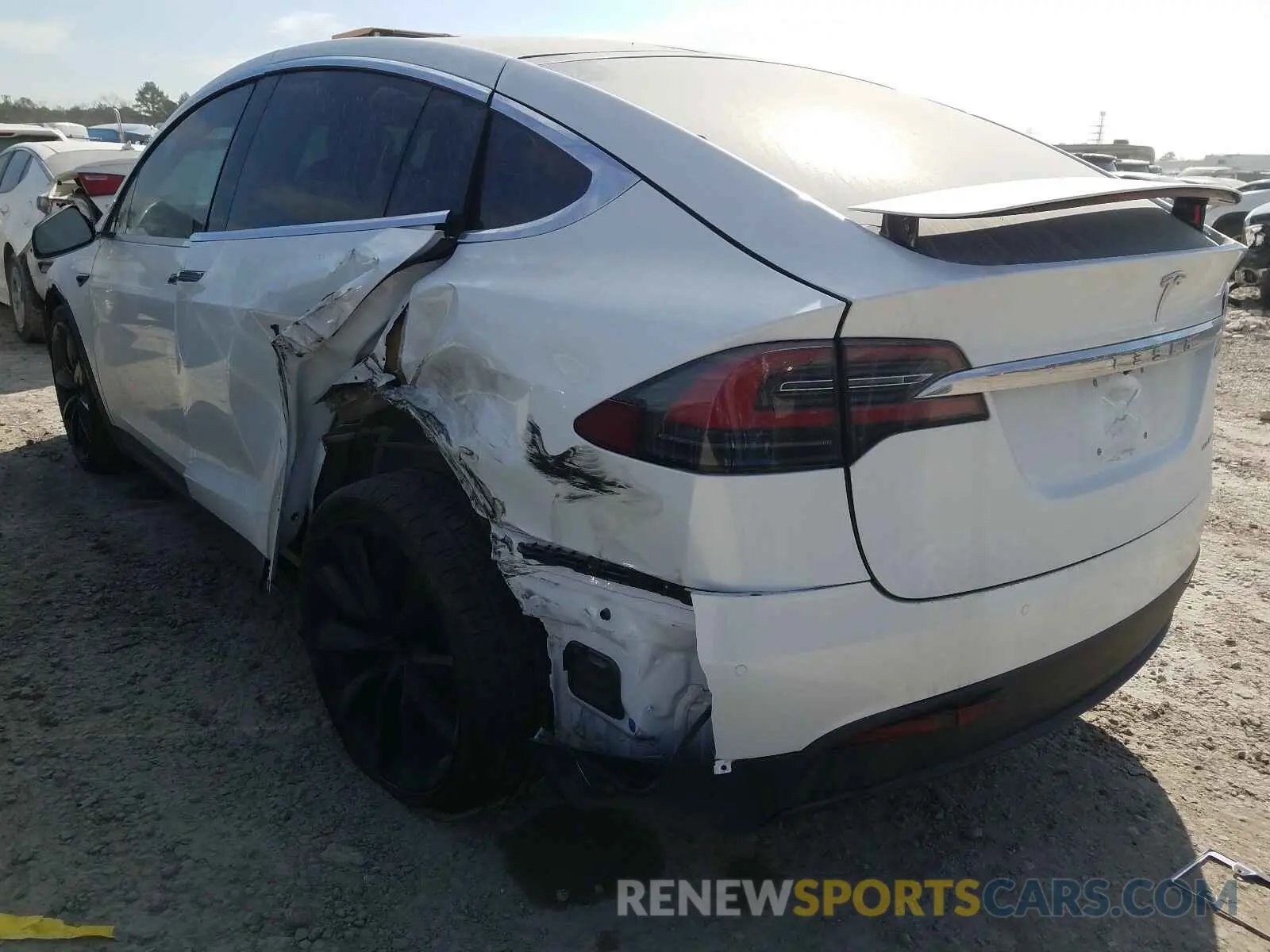 3 fotografías del automóvil dañado 5YJXCDE26LF234284 TESLA MODEL X 2020