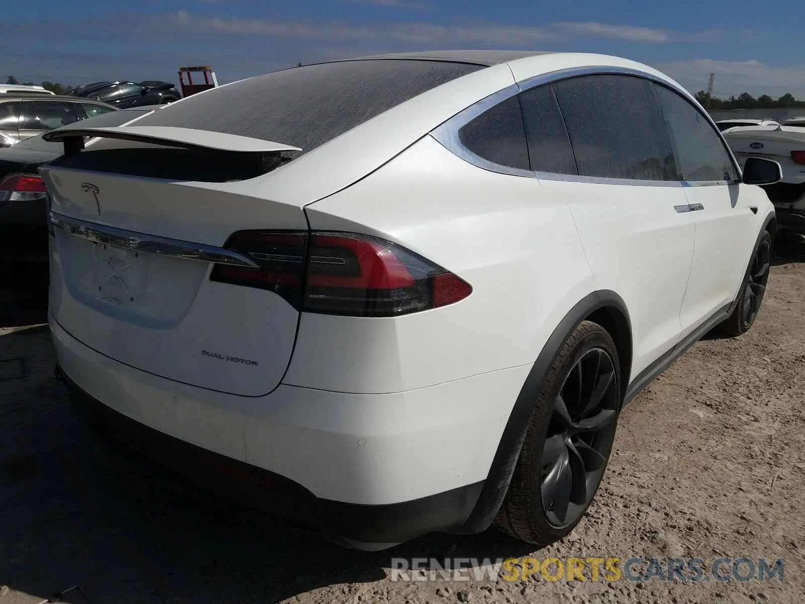 4 fotografías del automóvil dañado 5YJXCDE26LF234284 TESLA MODEL X 2020