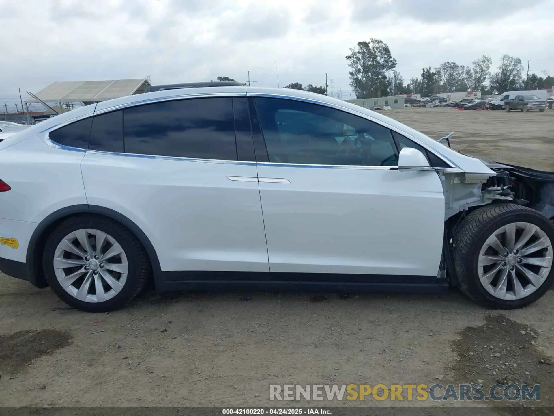 14 fotografías del automóvil dañado 5YJXCDE26LF238982 TESLA MODEL X 2020