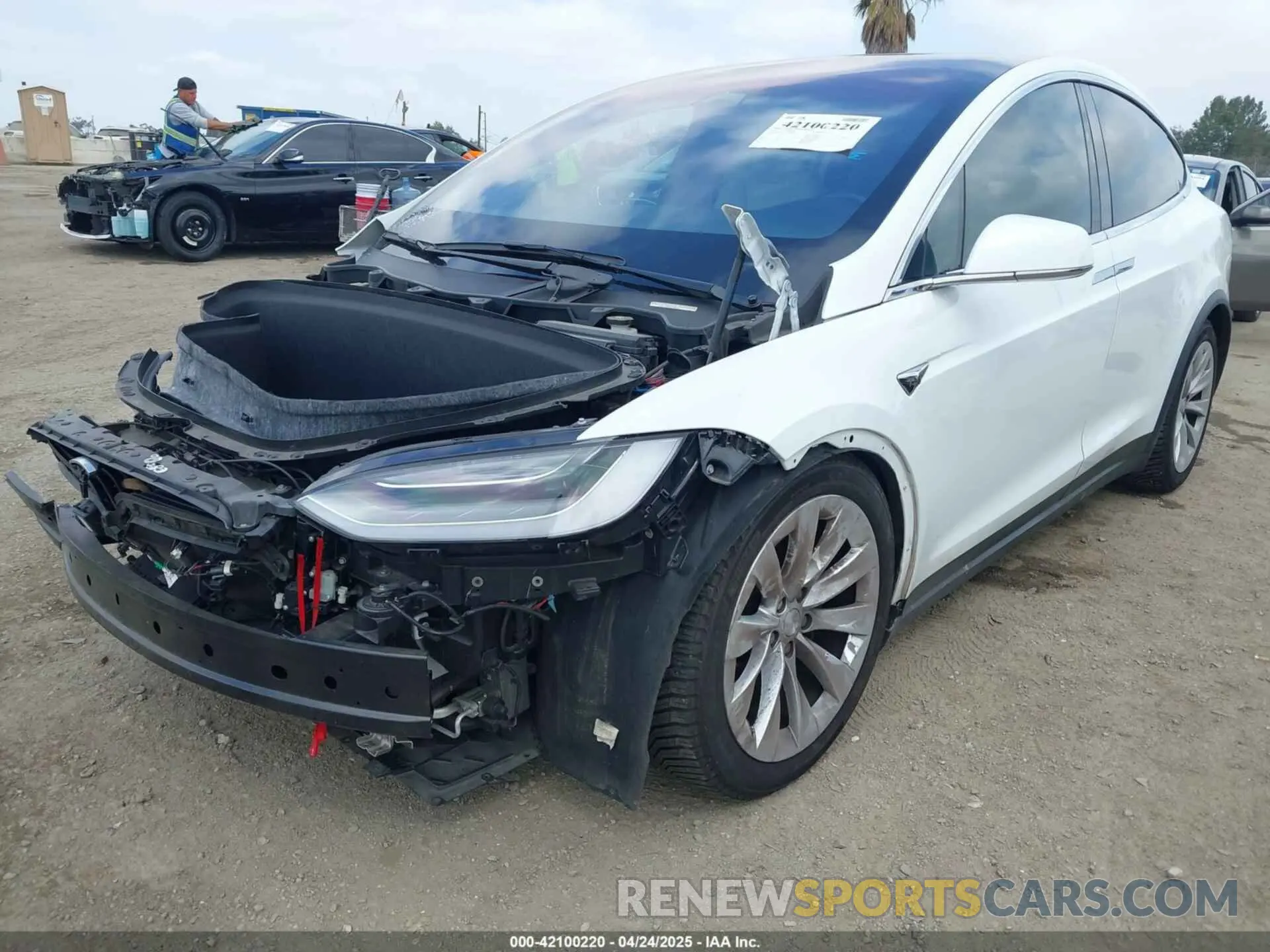 2 fotografías del automóvil dañado 5YJXCDE26LF238982 TESLA MODEL X 2020