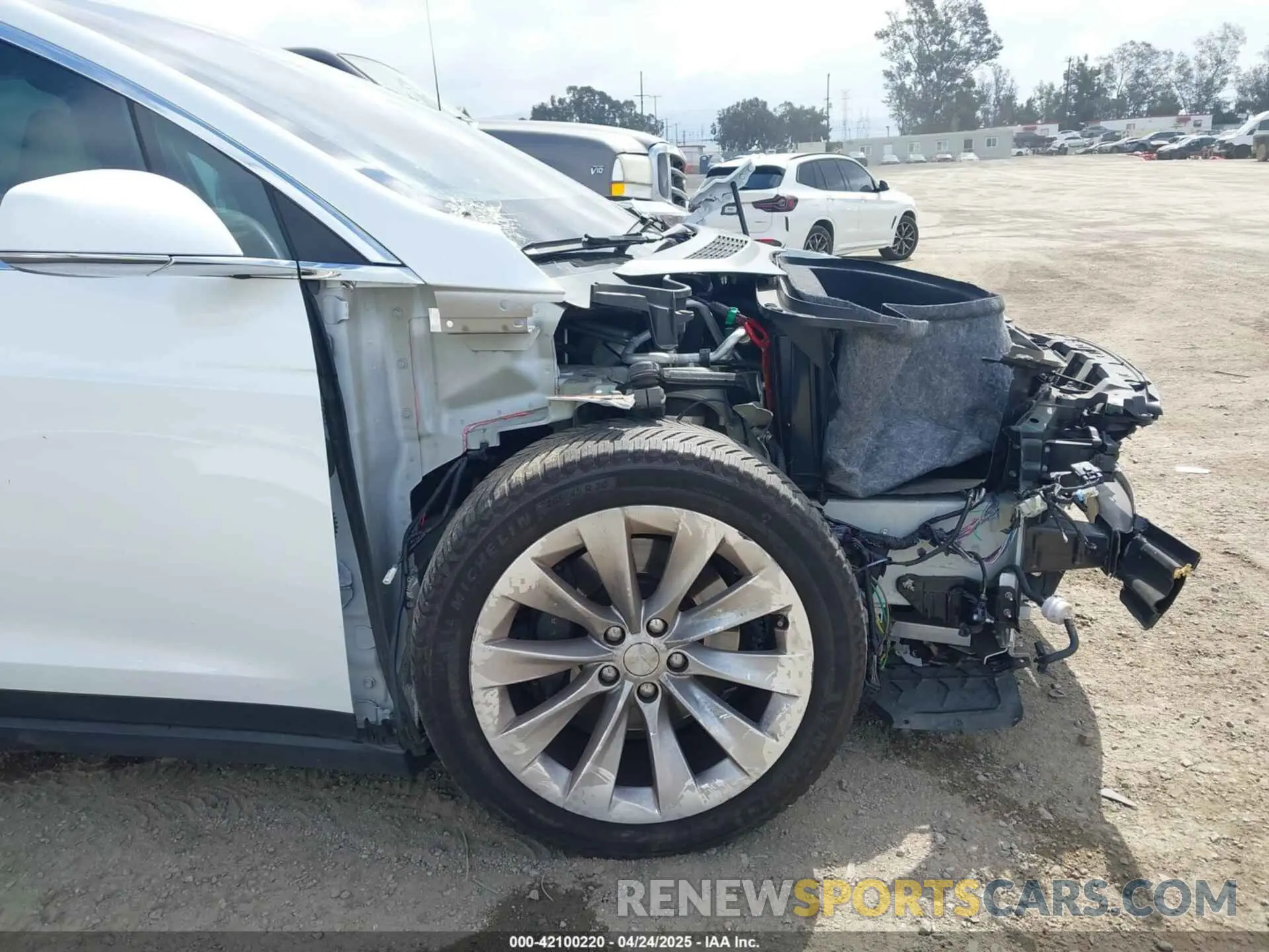 21 fotografías del automóvil dañado 5YJXCDE26LF238982 TESLA MODEL X 2020