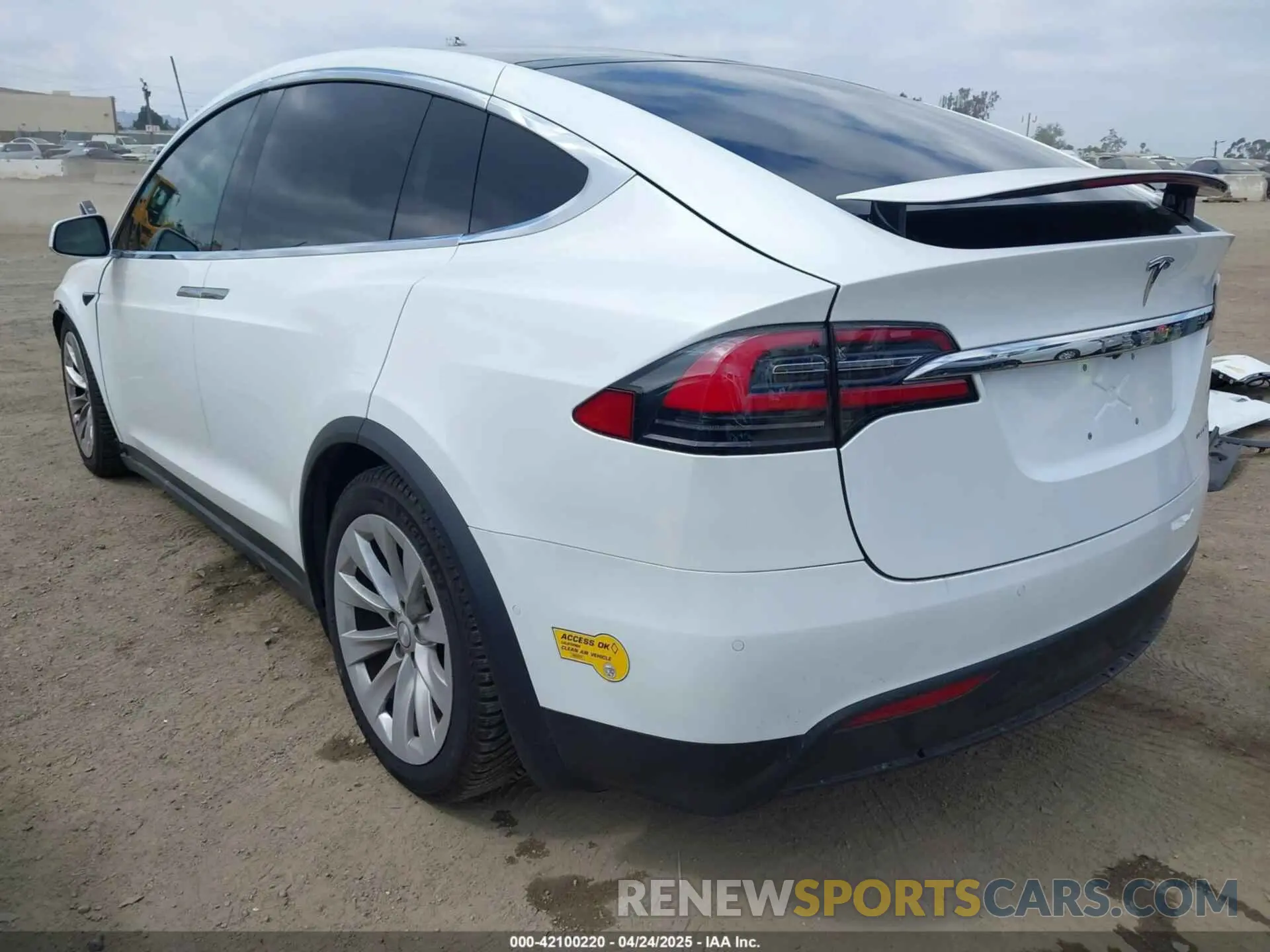 3 fotografías del automóvil dañado 5YJXCDE26LF238982 TESLA MODEL X 2020