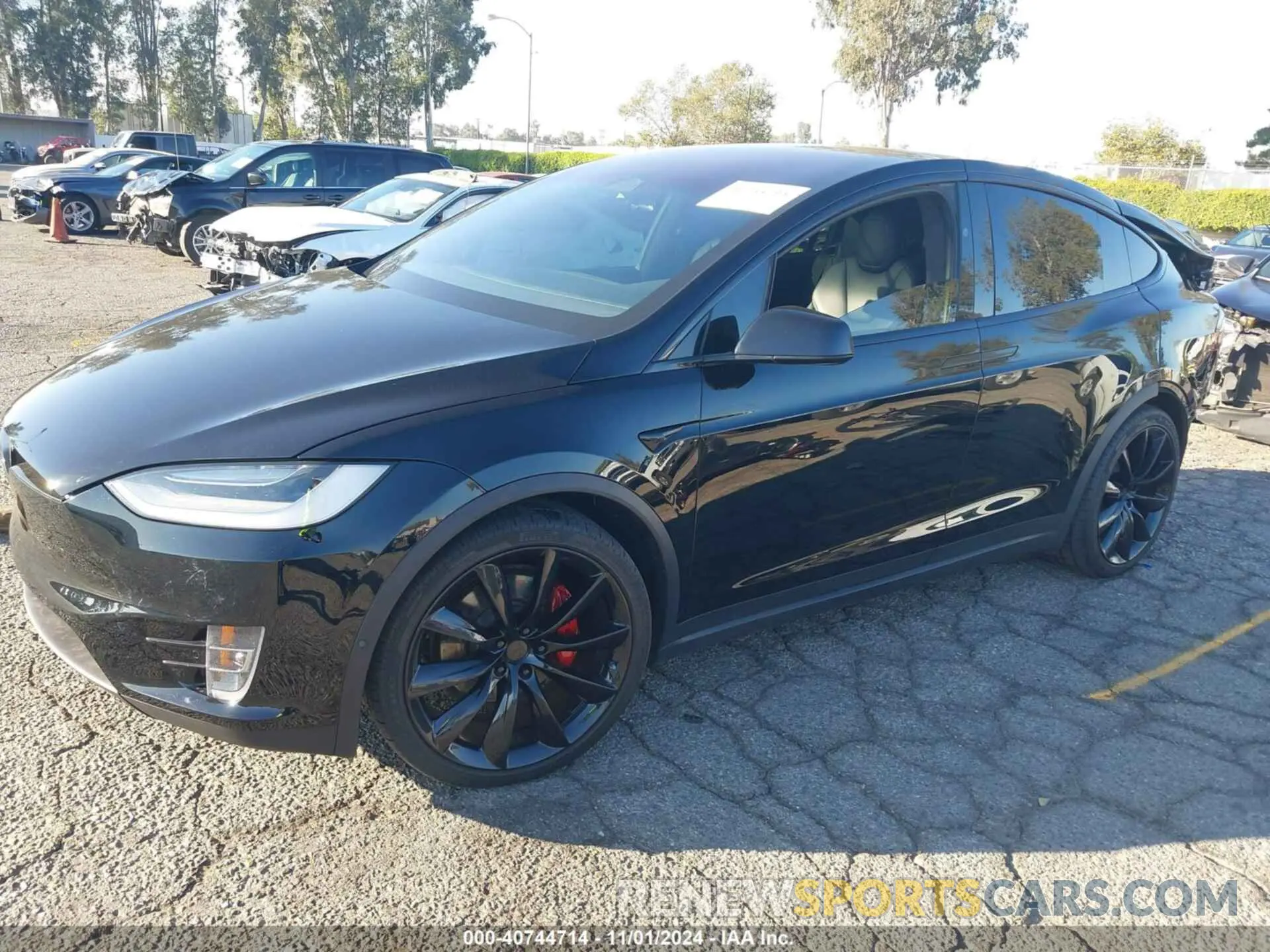 2 fotografías del automóvil dañado 5YJXCDE26LF239727 TESLA MODEL X 2020