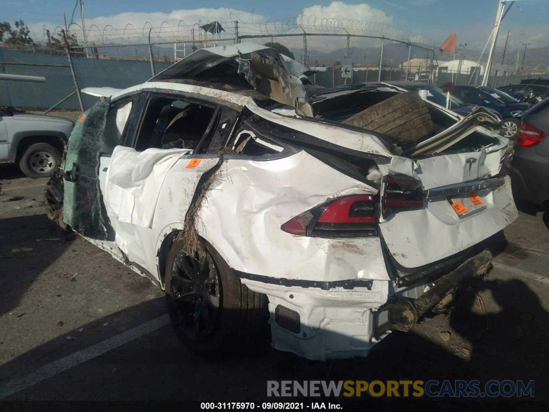 3 fotografías del automóvil dañado 5YJXCDE27LF236609 TESLA MODEL X 2020