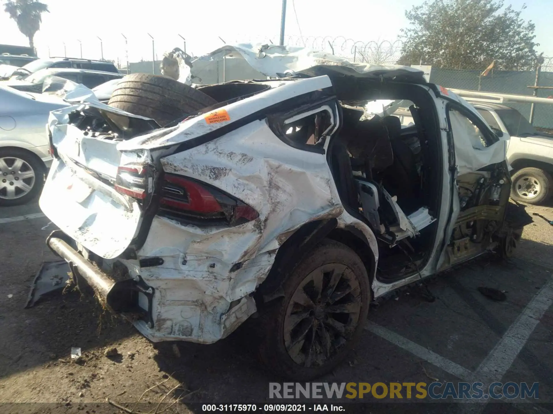 4 fotografías del automóvil dañado 5YJXCDE27LF236609 TESLA MODEL X 2020