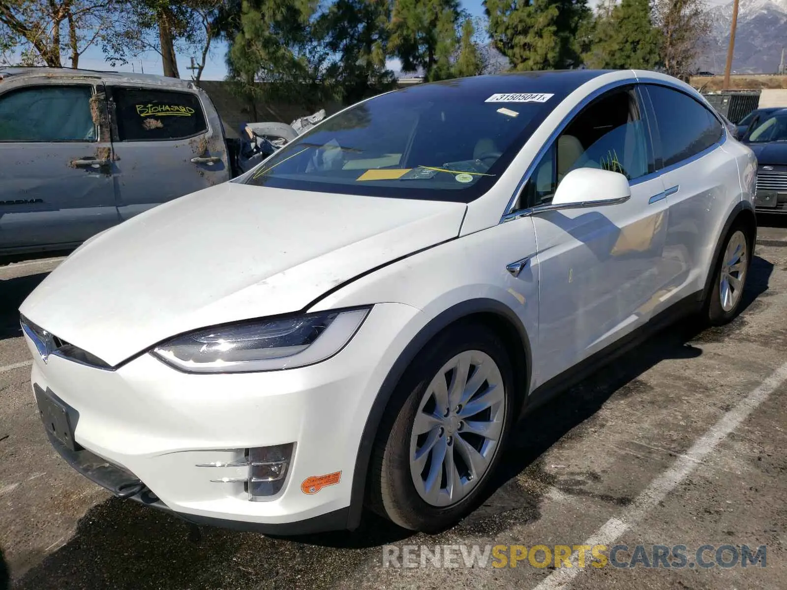 2 fotografías del automóvil dañado 5YJXCDE27LF238361 TESLA MODEL X 2020
