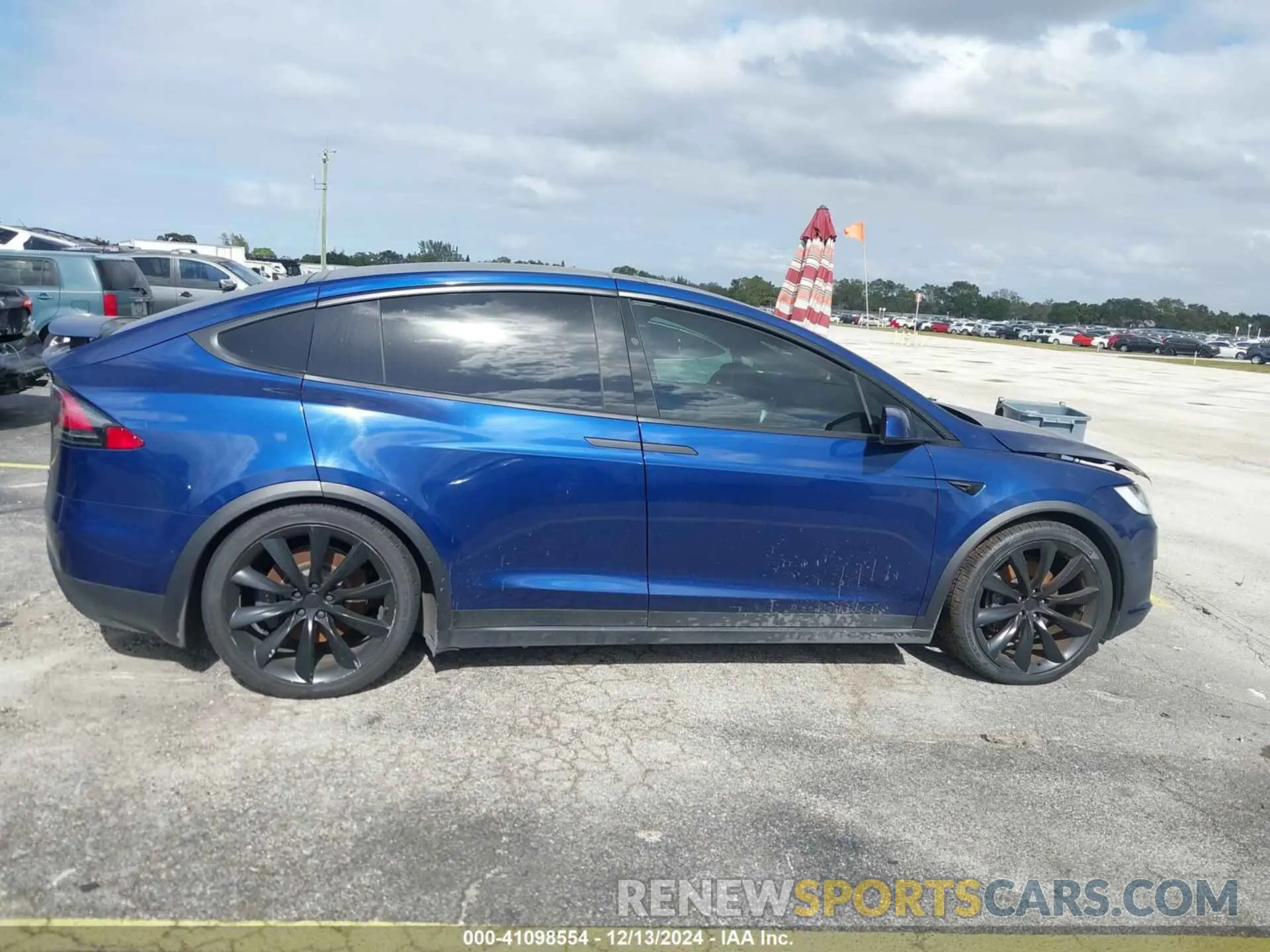 12 fotografías del automóvil dañado 5YJXCDE28LF302696 TESLA MODEL X 2020