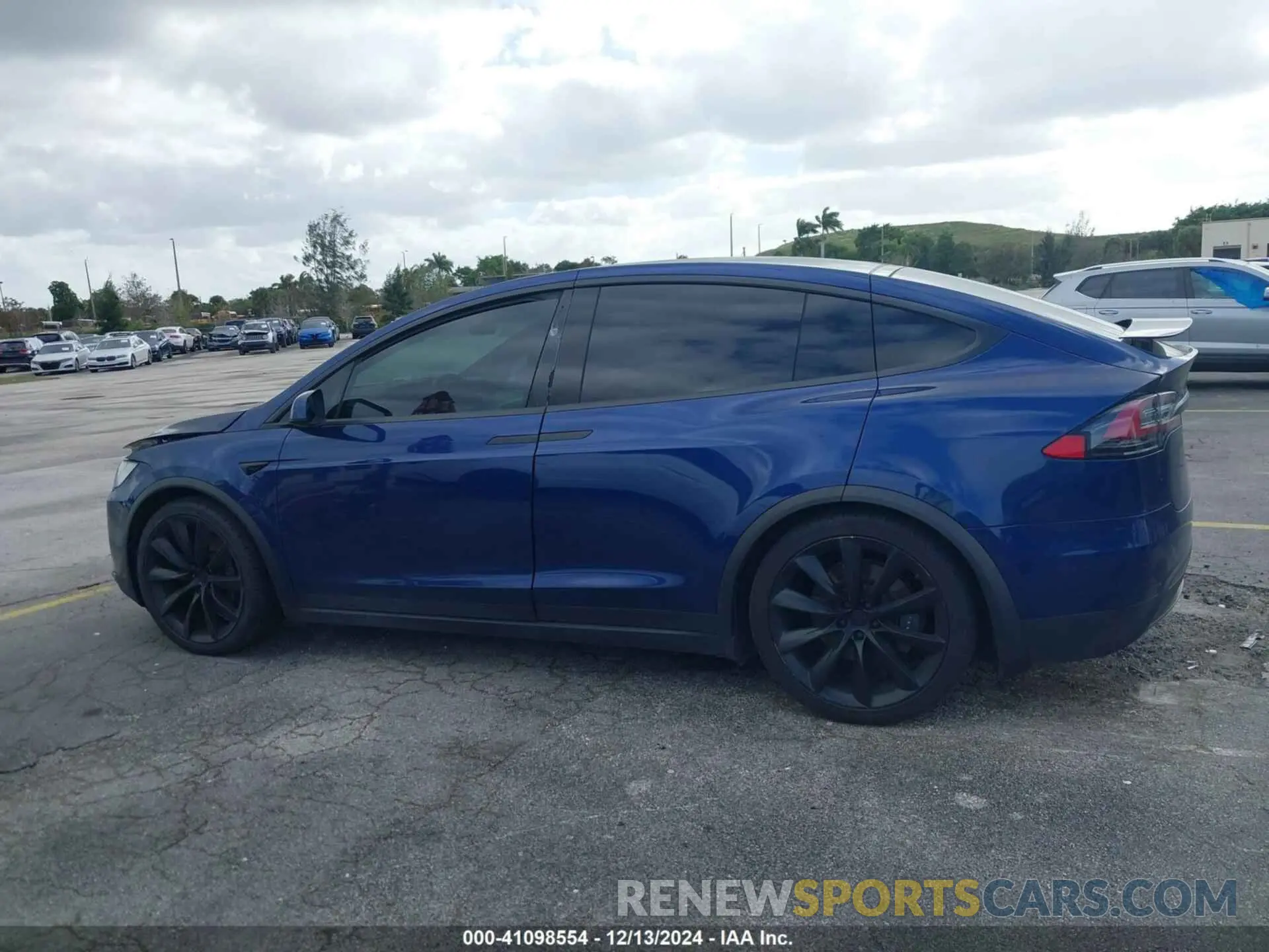 13 fotografías del automóvil dañado 5YJXCDE28LF302696 TESLA MODEL X 2020