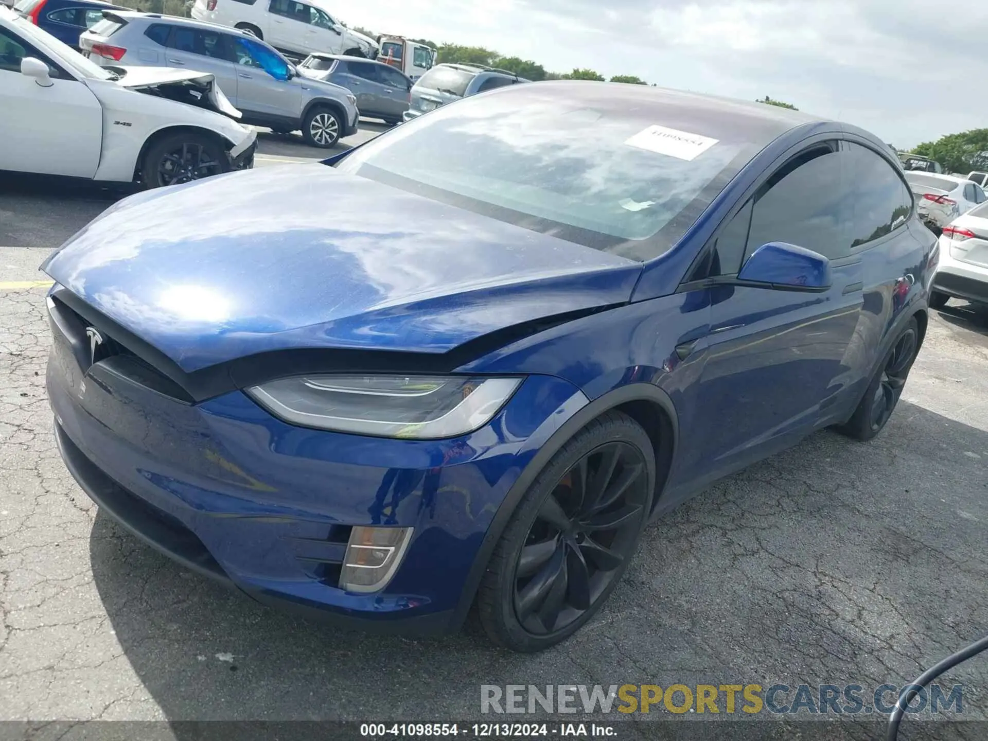 2 fotografías del automóvil dañado 5YJXCDE28LF302696 TESLA MODEL X 2020