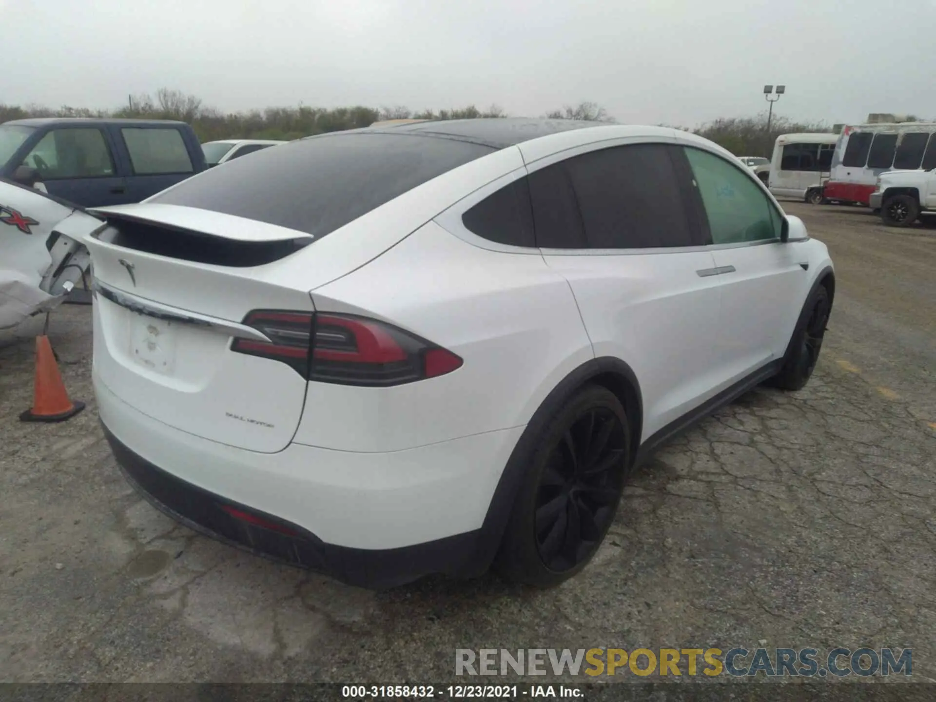 4 fotografías del automóvil dañado 5YJXCDE29LF303694 TESLA MODEL X 2020