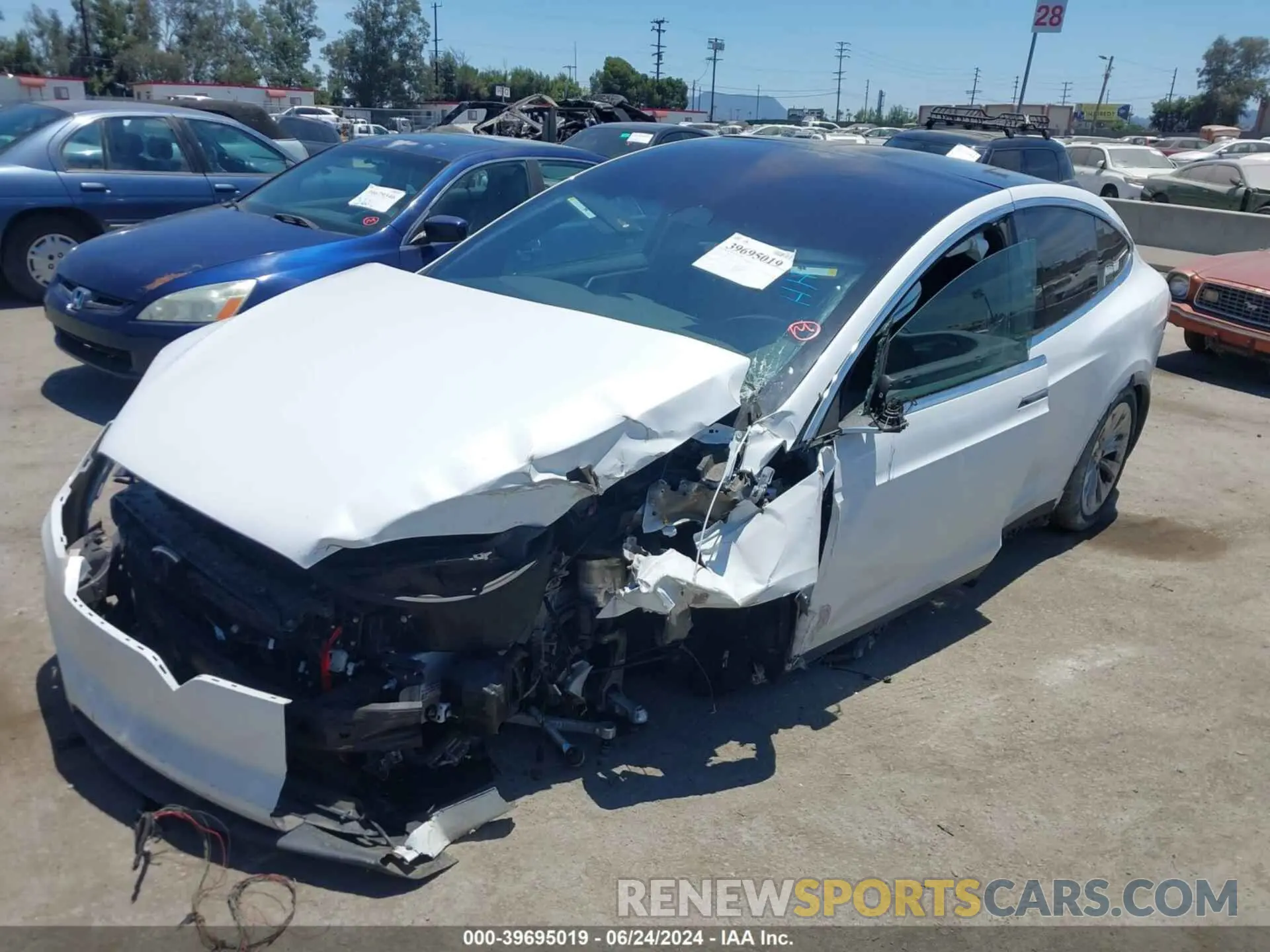 2 fotografías del automóvil dañado 5YJXCAE25MF325143 TESLA MODEL X 2021