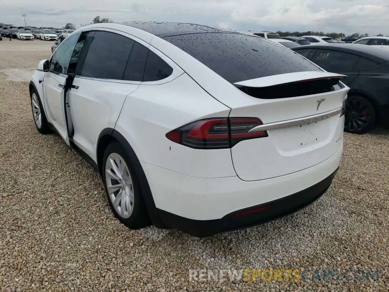 3 fotografías del automóvil dañado 5YJXCBE25MF321499 TESLA MODEL X 2021