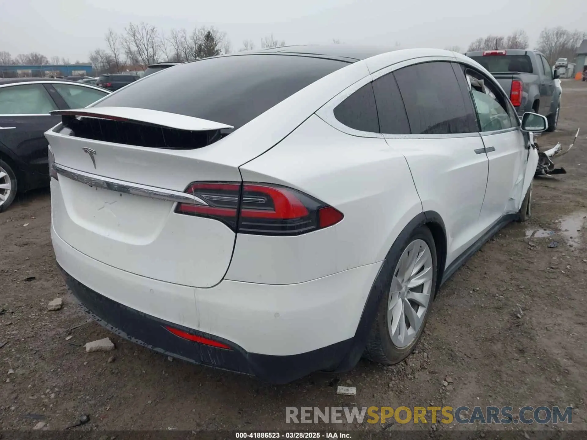 4 fotografías del automóvil dañado 5YJXCDE22MF319401 TESLA MODEL X 2021