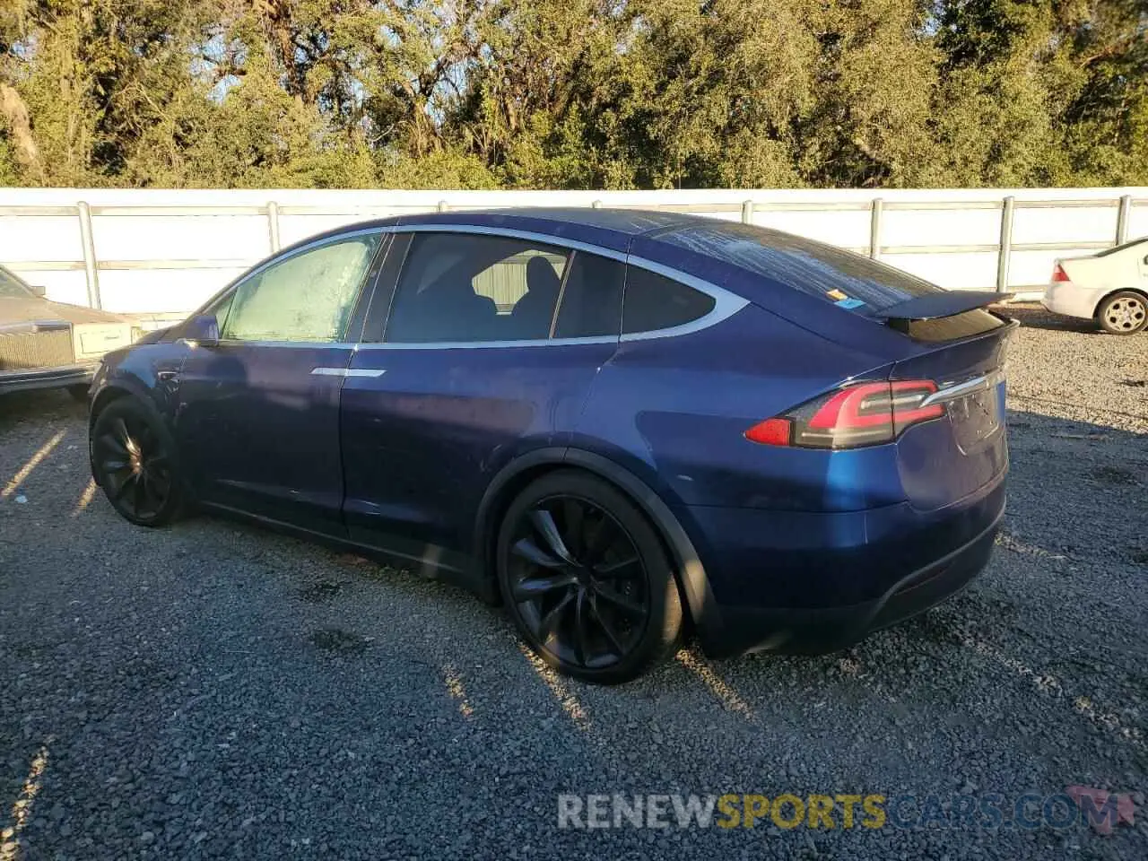 2 fotografías del automóvil dañado 5YJXCDE24MF324129 TESLA MODEL X 2021