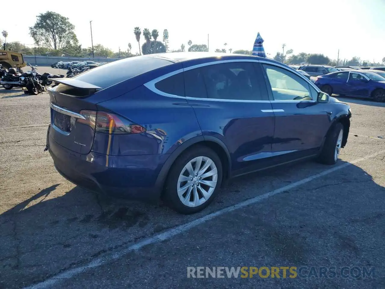 3 fotografías del automóvil dañado 5YJXCDE25MF325046 TESLA MODEL X 2021