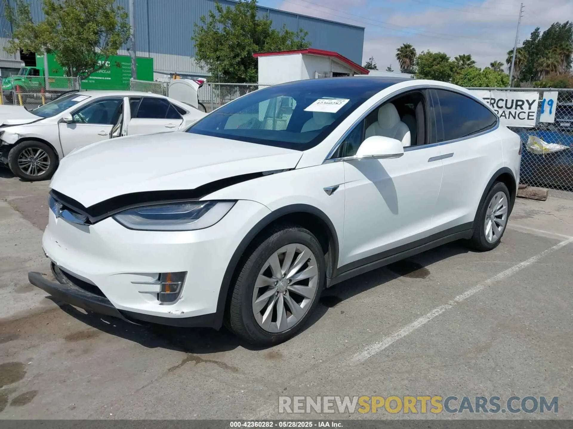 2 fotografías del automóvil dañado 5YJXCDE27MF322200 TESLA MODEL X 2021