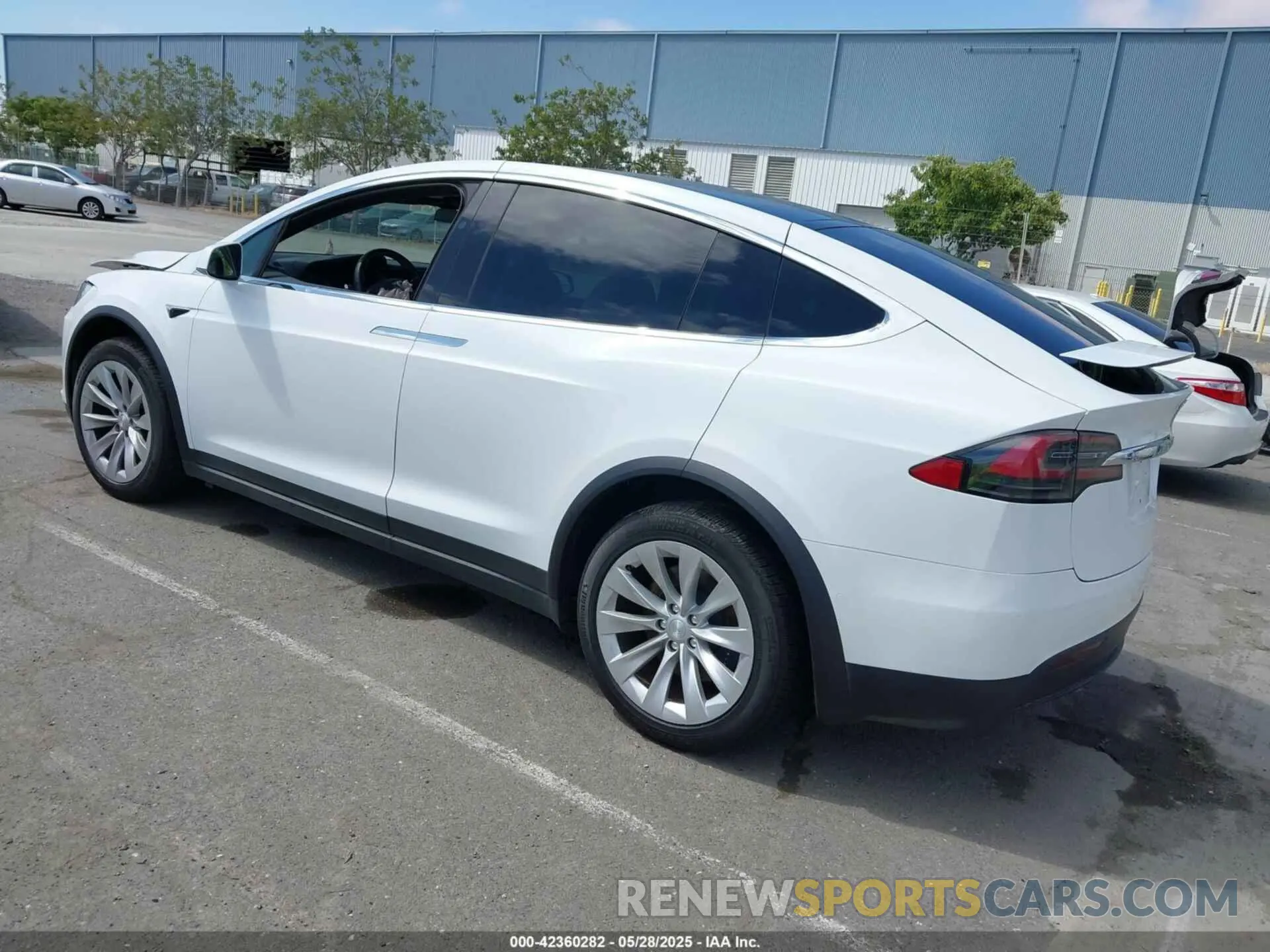 3 fotografías del automóvil dañado 5YJXCDE27MF322200 TESLA MODEL X 2021