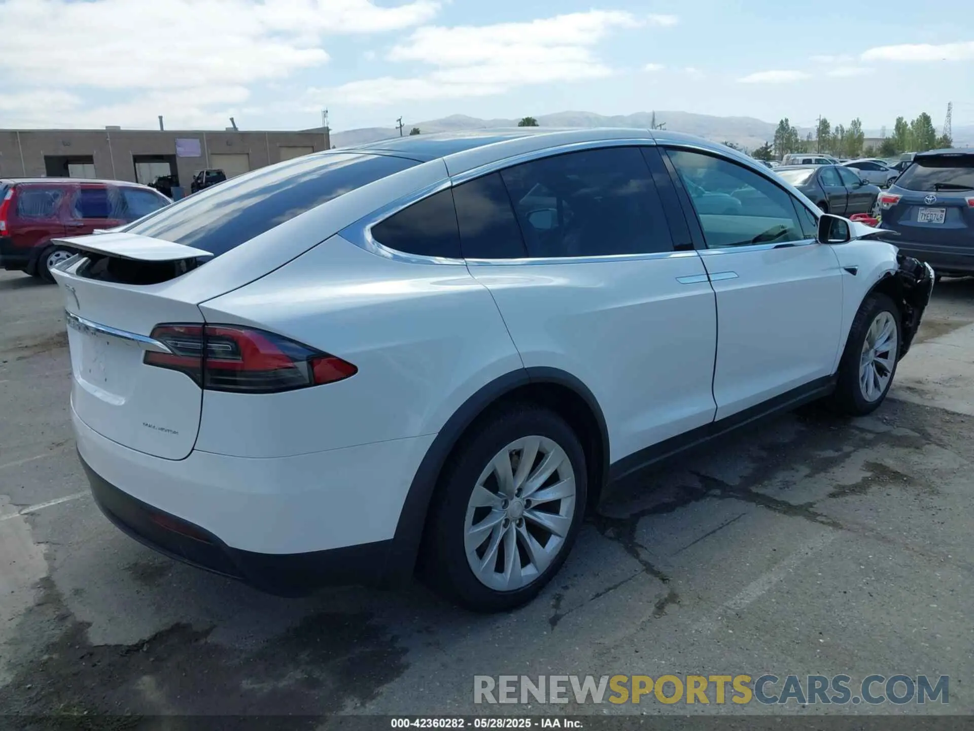 4 fotografías del automóvil dañado 5YJXCDE27MF322200 TESLA MODEL X 2021