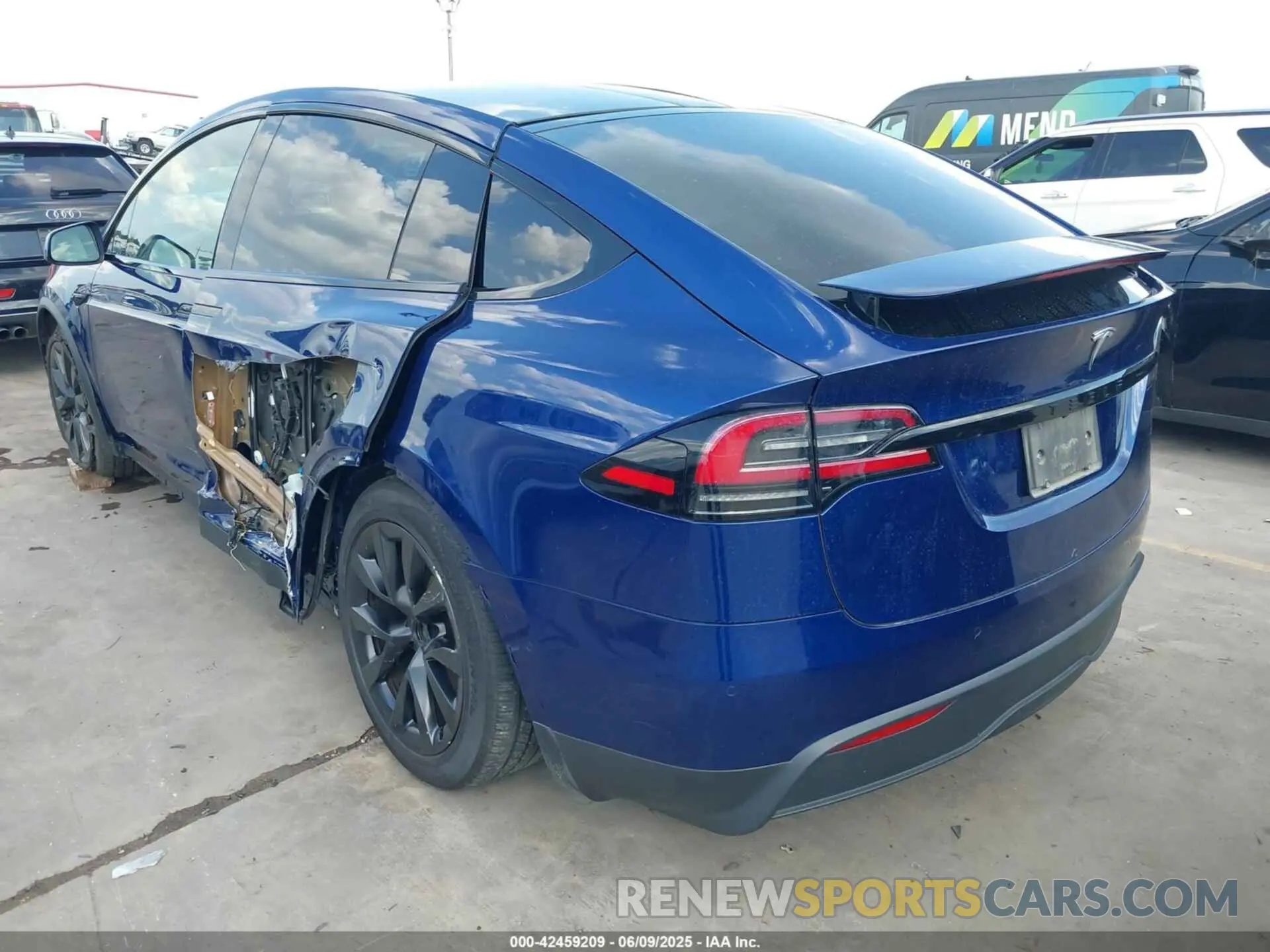 3 fotografías del automóvil dañado 7SAXCAE54NF359105 TESLA MODEL X 2022