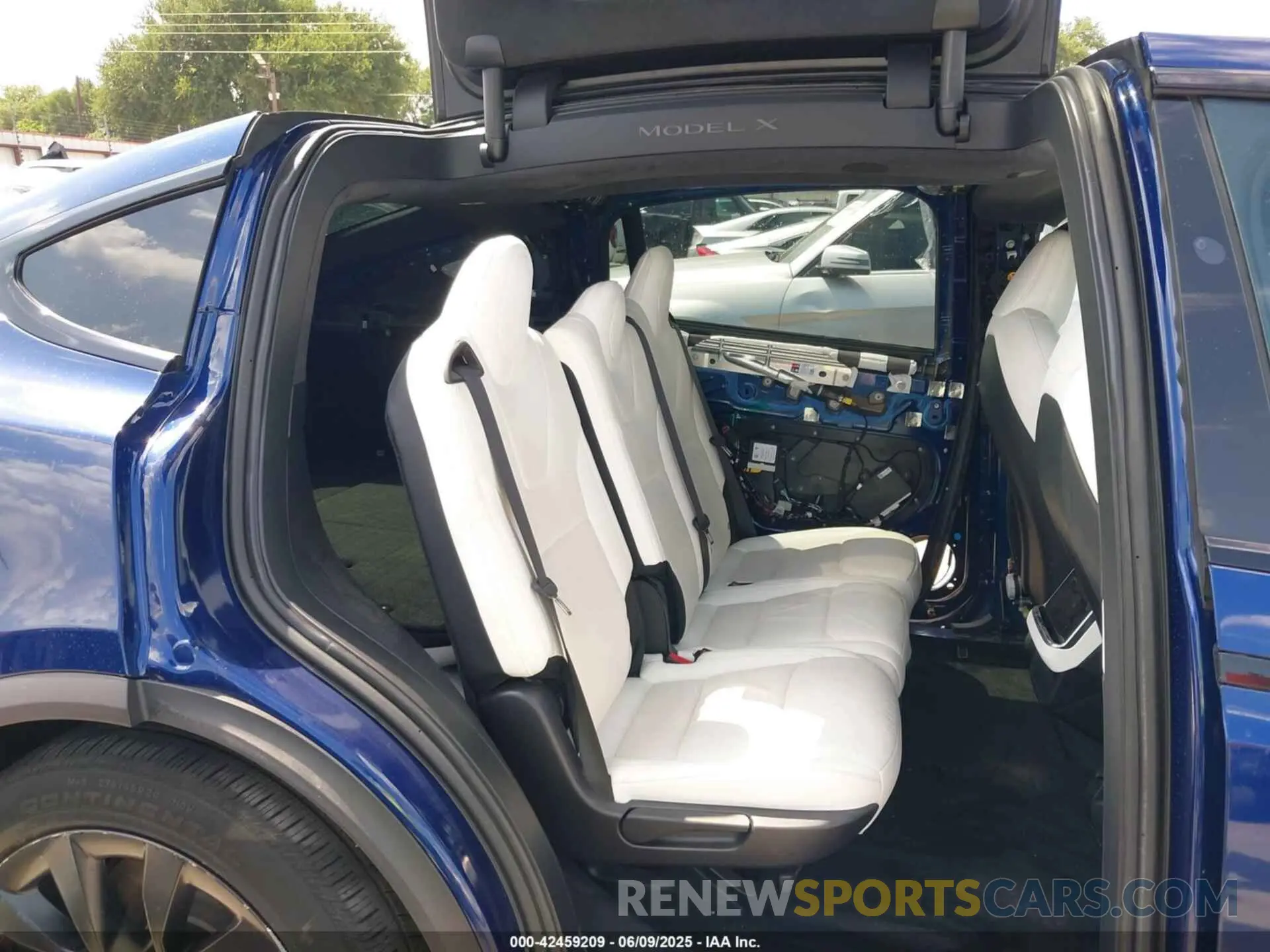 8 fotografías del automóvil dañado 7SAXCAE54NF359105 TESLA MODEL X 2022