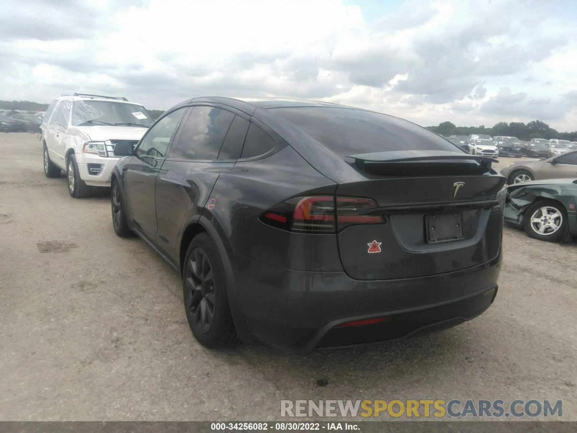3 fotografías del automóvil dañado 7SAXCAE56NF346341 TESLA MODEL X 2022
