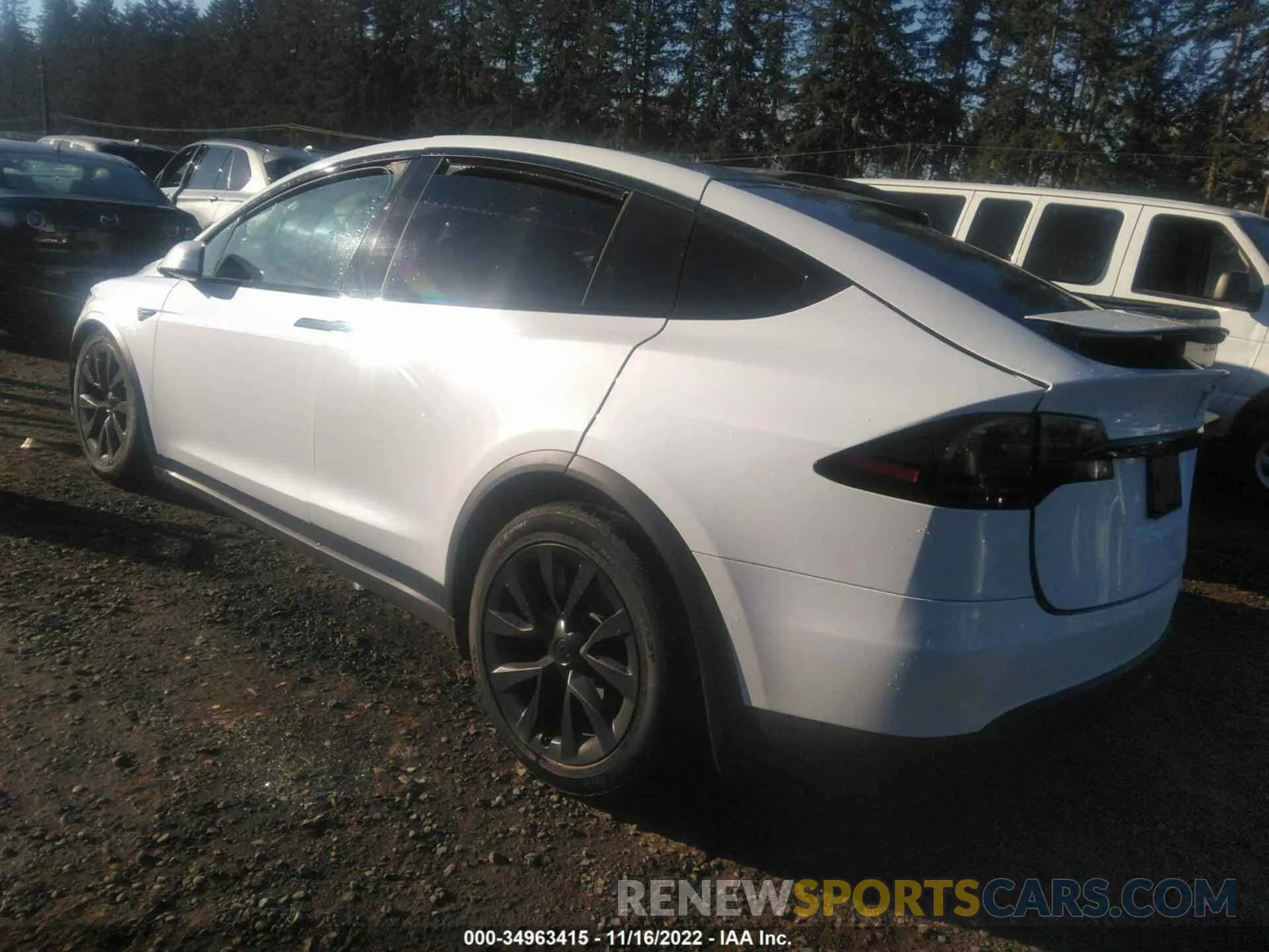 3 fotografías del automóvil dañado 7SAXCAE58NF360192 TESLA MODEL X 2022