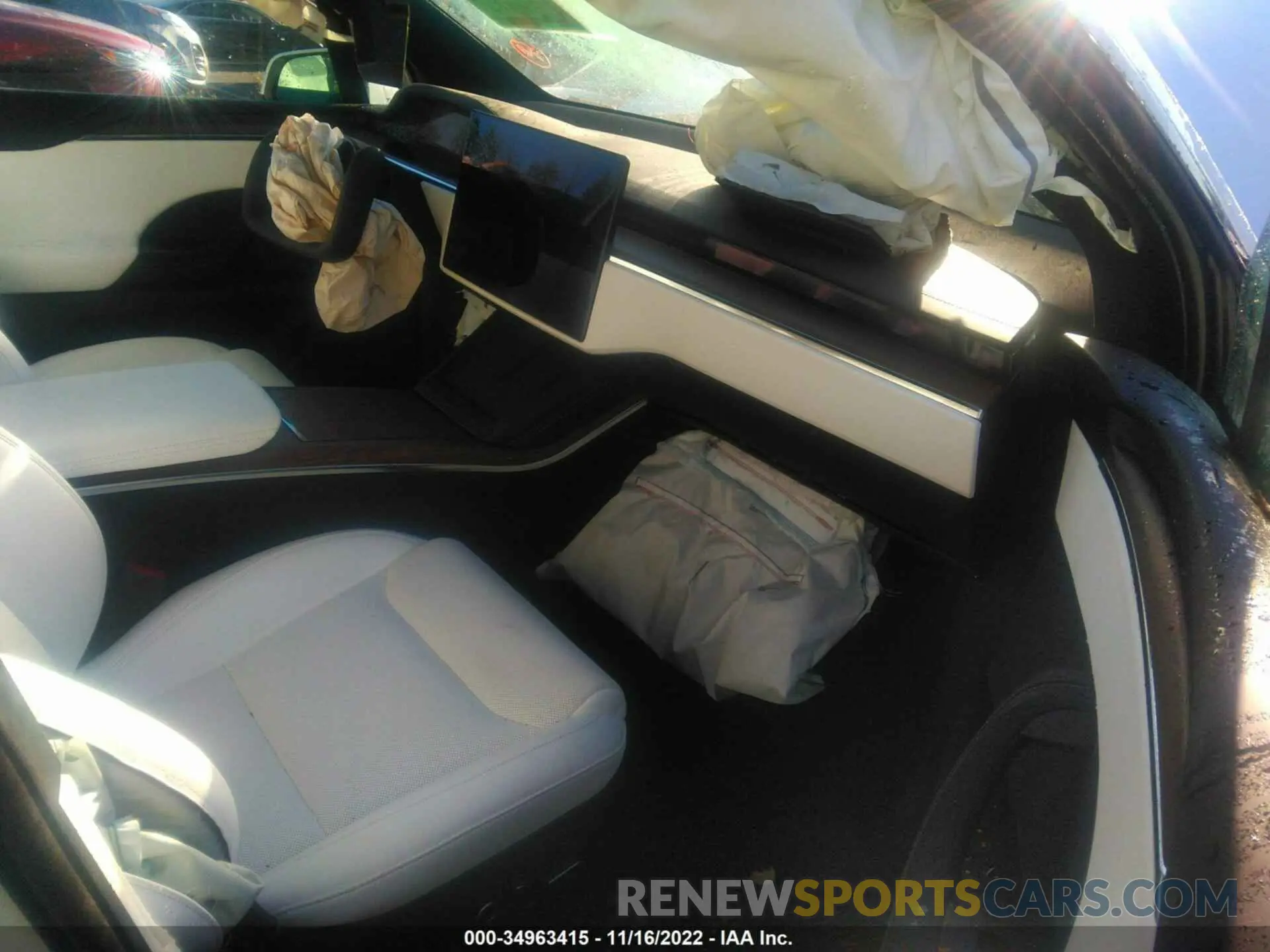5 fotografías del automóvil dañado 7SAXCAE58NF360192 TESLA MODEL X 2022