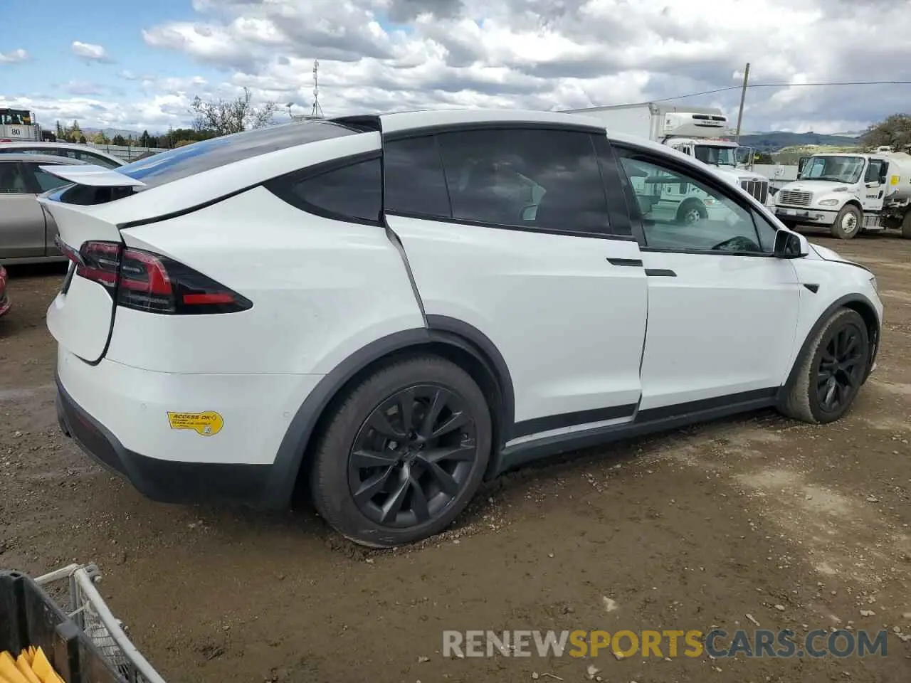3 fotografías del automóvil dañado 7SAXCAE59NF358337 TESLA MODEL X 2022
