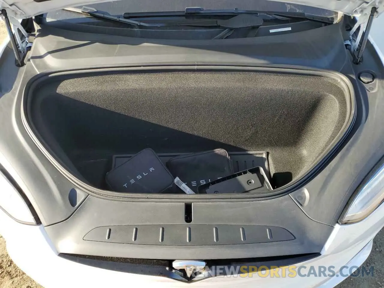 12 fotografías del automóvil dañado 7SAXCBE53NF359067 TESLA MODEL X 2022