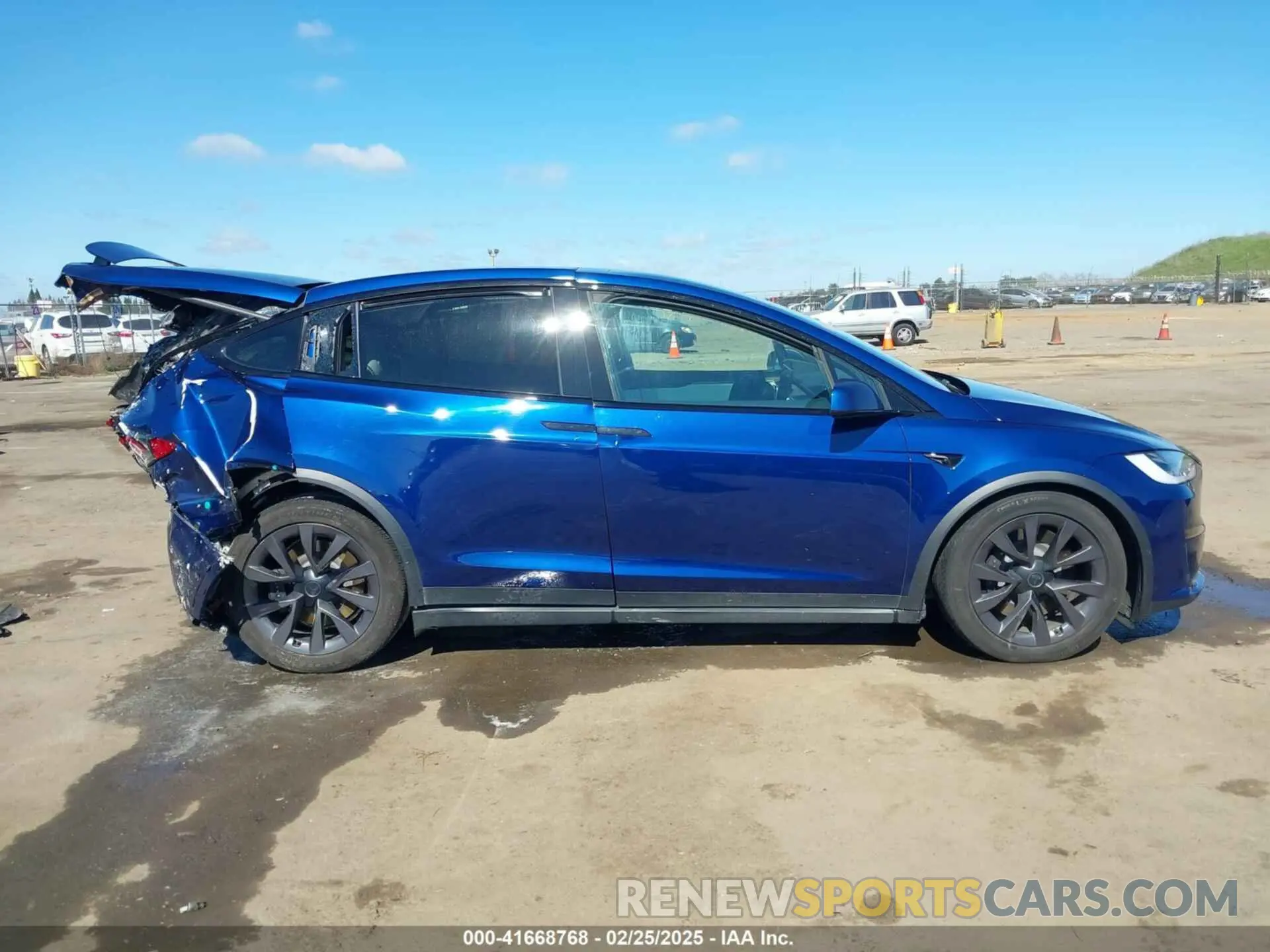 13 fotografías del automóvil dañado 7SAXCBE55NF328953 TESLA MODEL X 2022